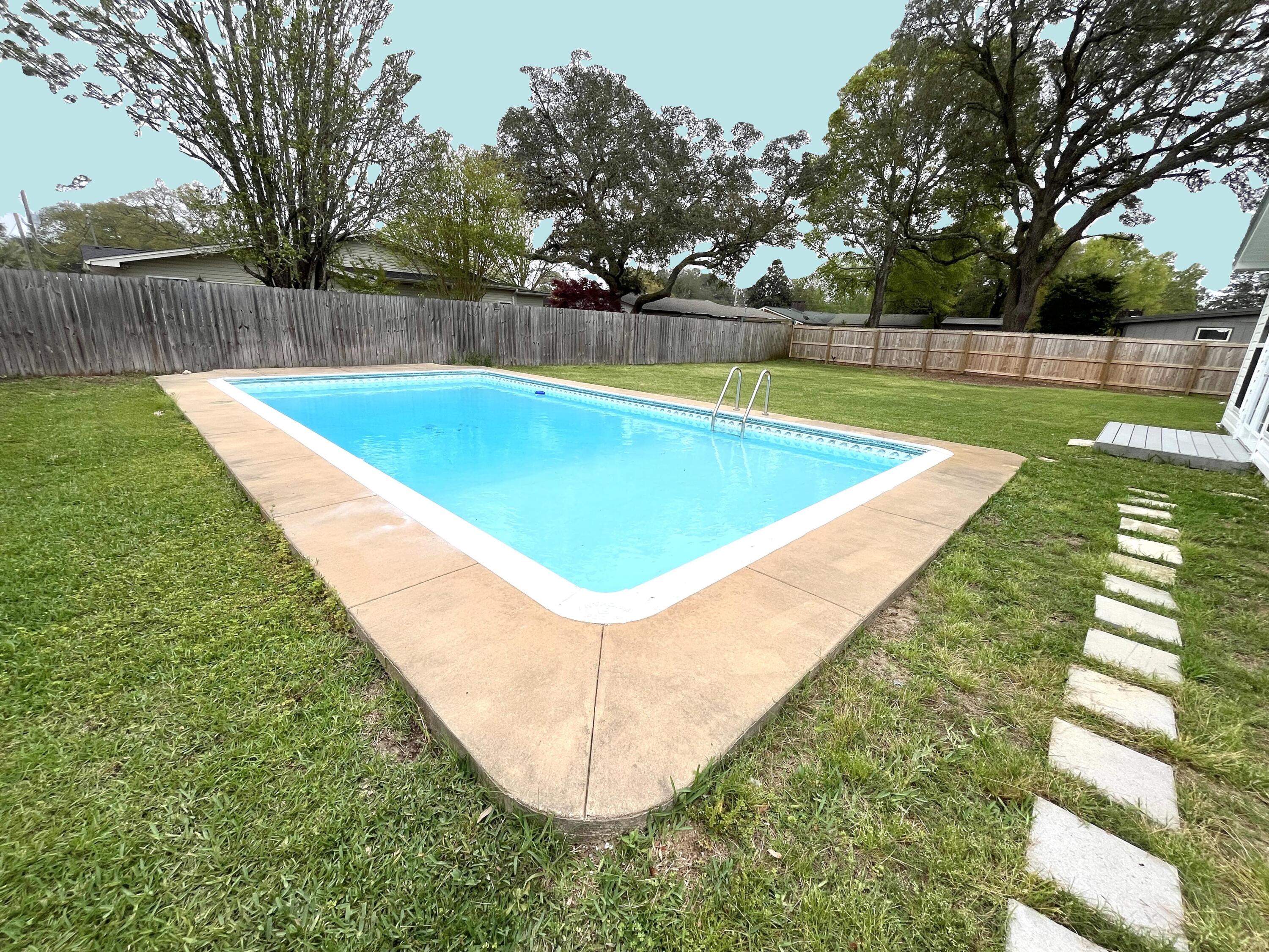 COUNTRY CLUB ESTATES 1ST ADDN - Residential