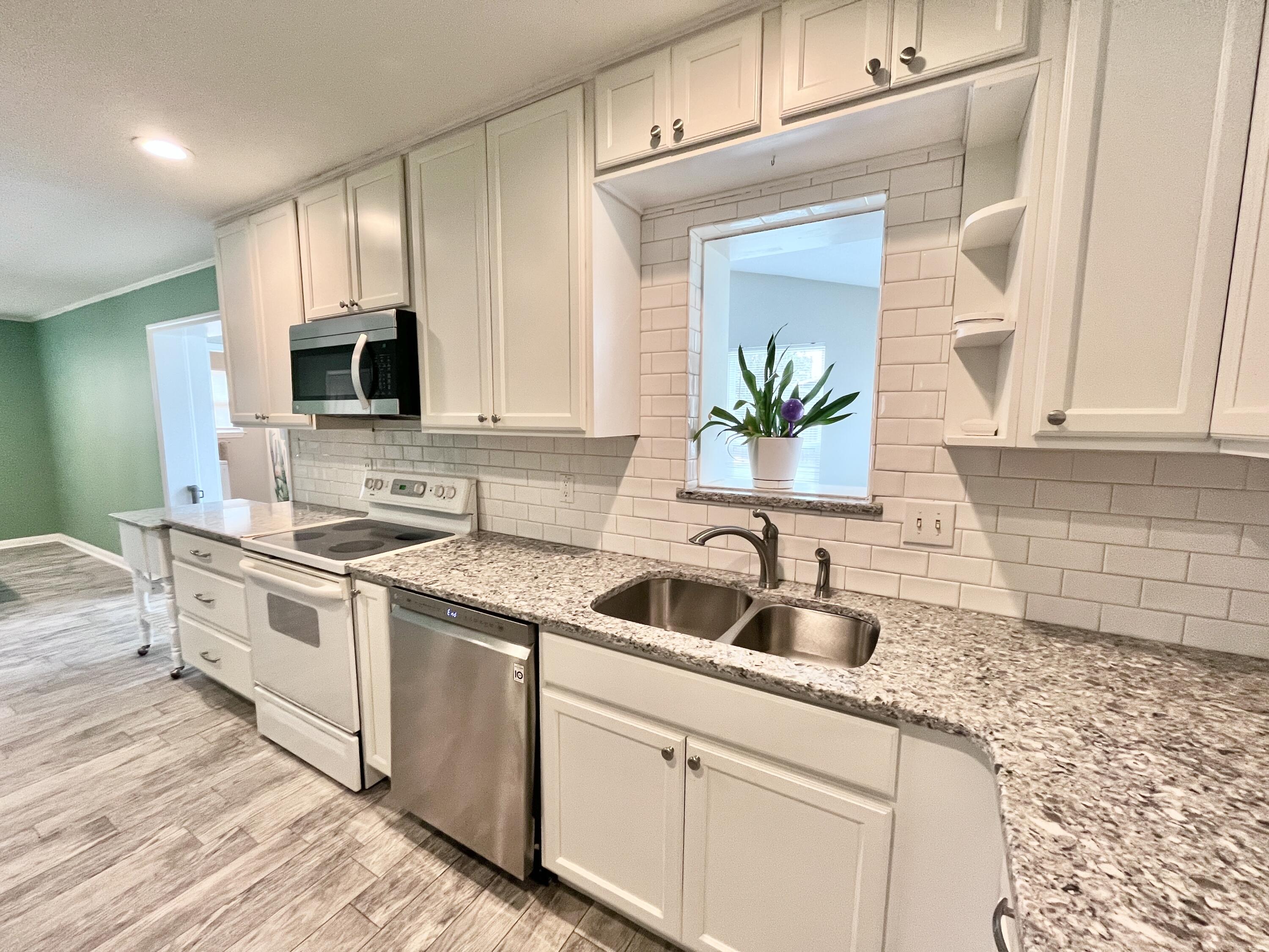 COUNTRY CLUB ESTATES 1ST ADDN - Residential