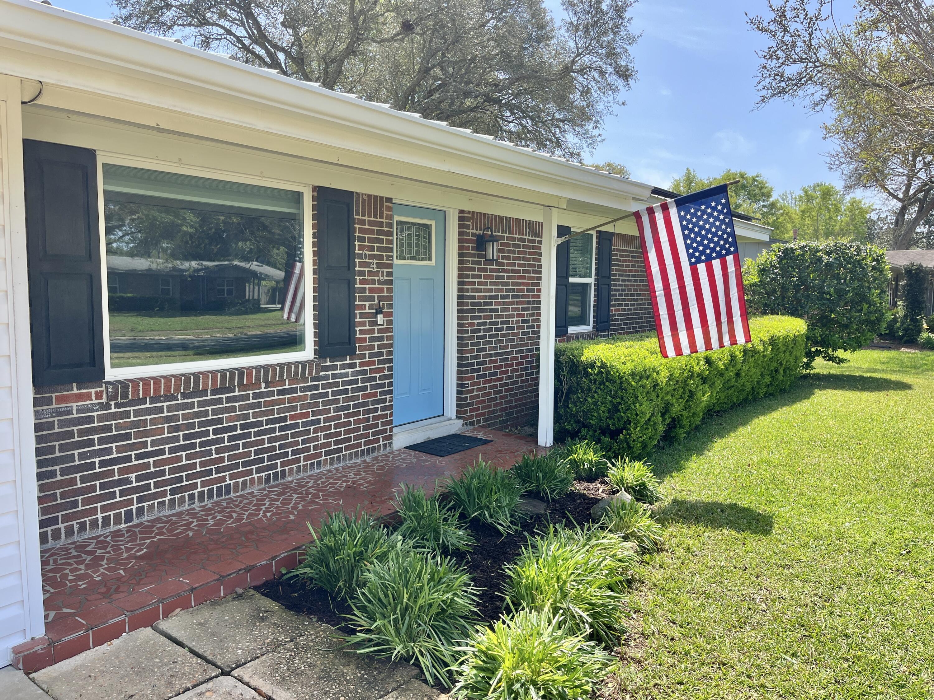 COUNTRY CLUB ESTATES 1ST ADDN - Residential