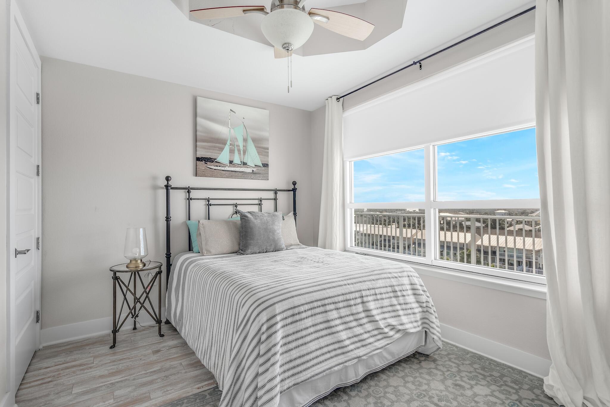 HARBOR LIGHTS - Residential