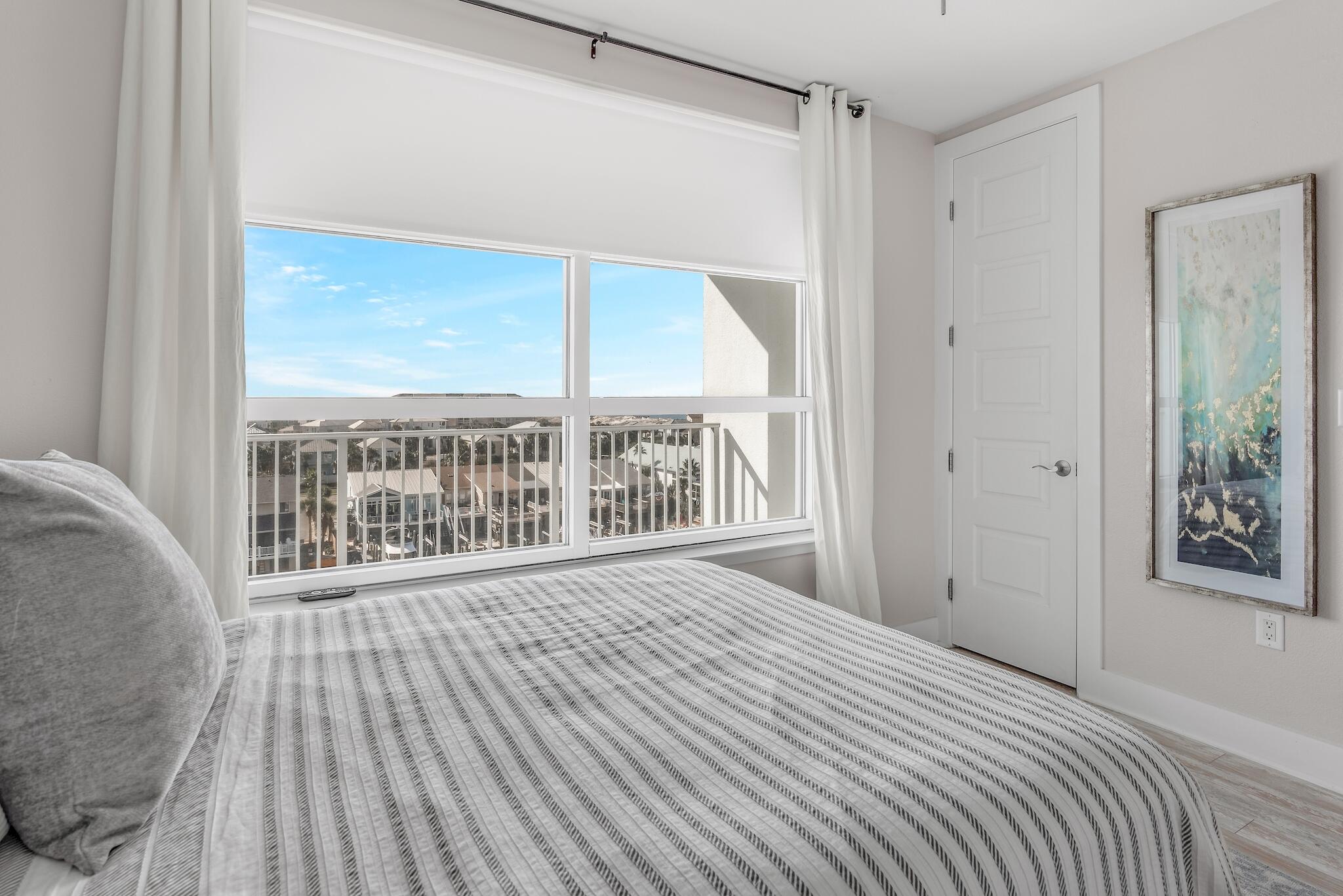 HARBOR LIGHTS - Residential