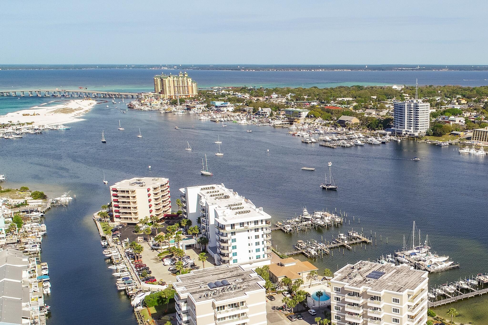 HARBOR LIGHTS - Residential
