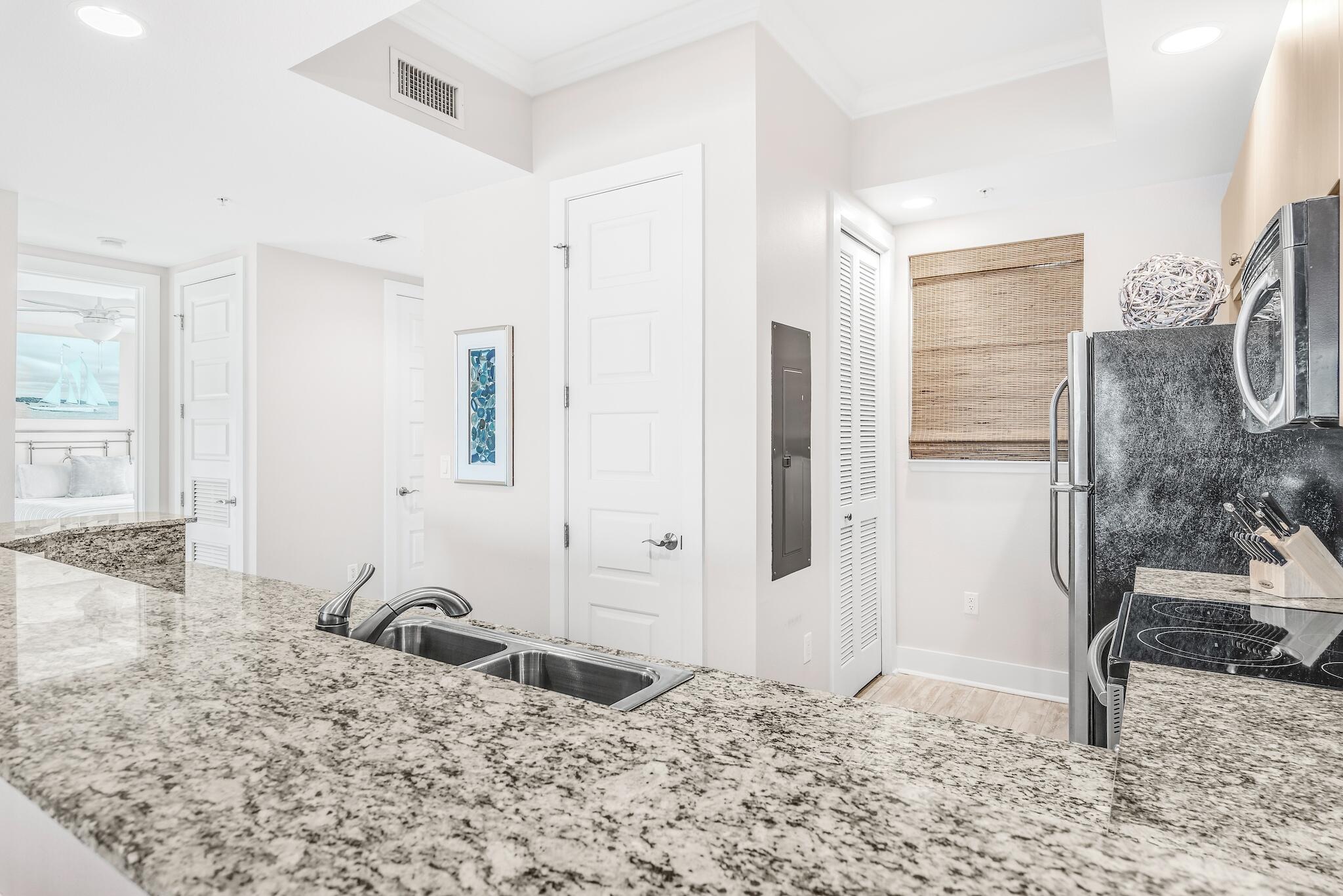 HARBOR LIGHTS - Residential