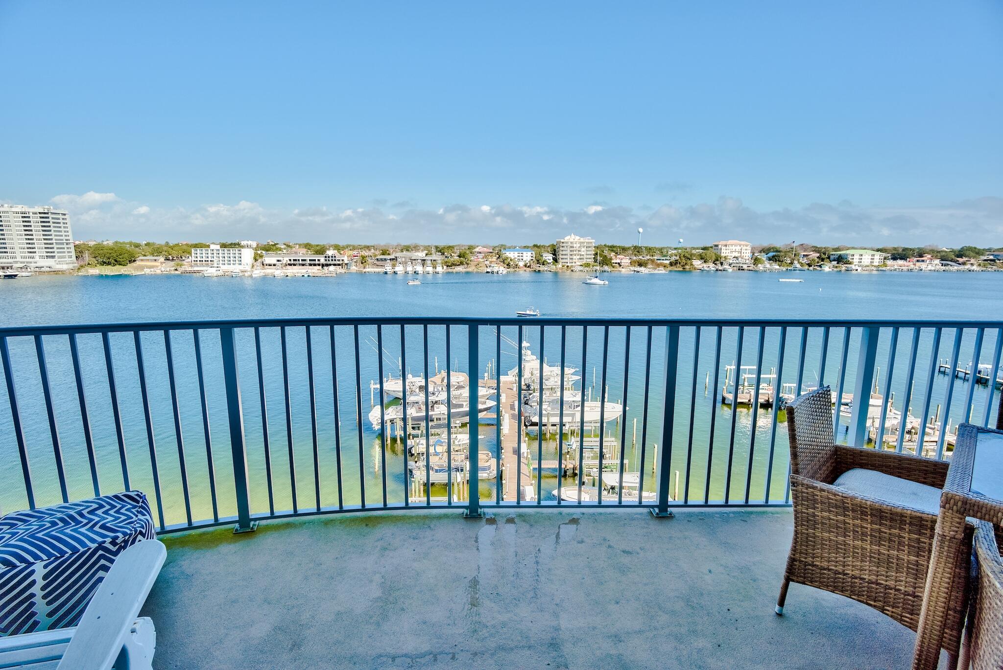 HARBOR LIGHTS - Residential