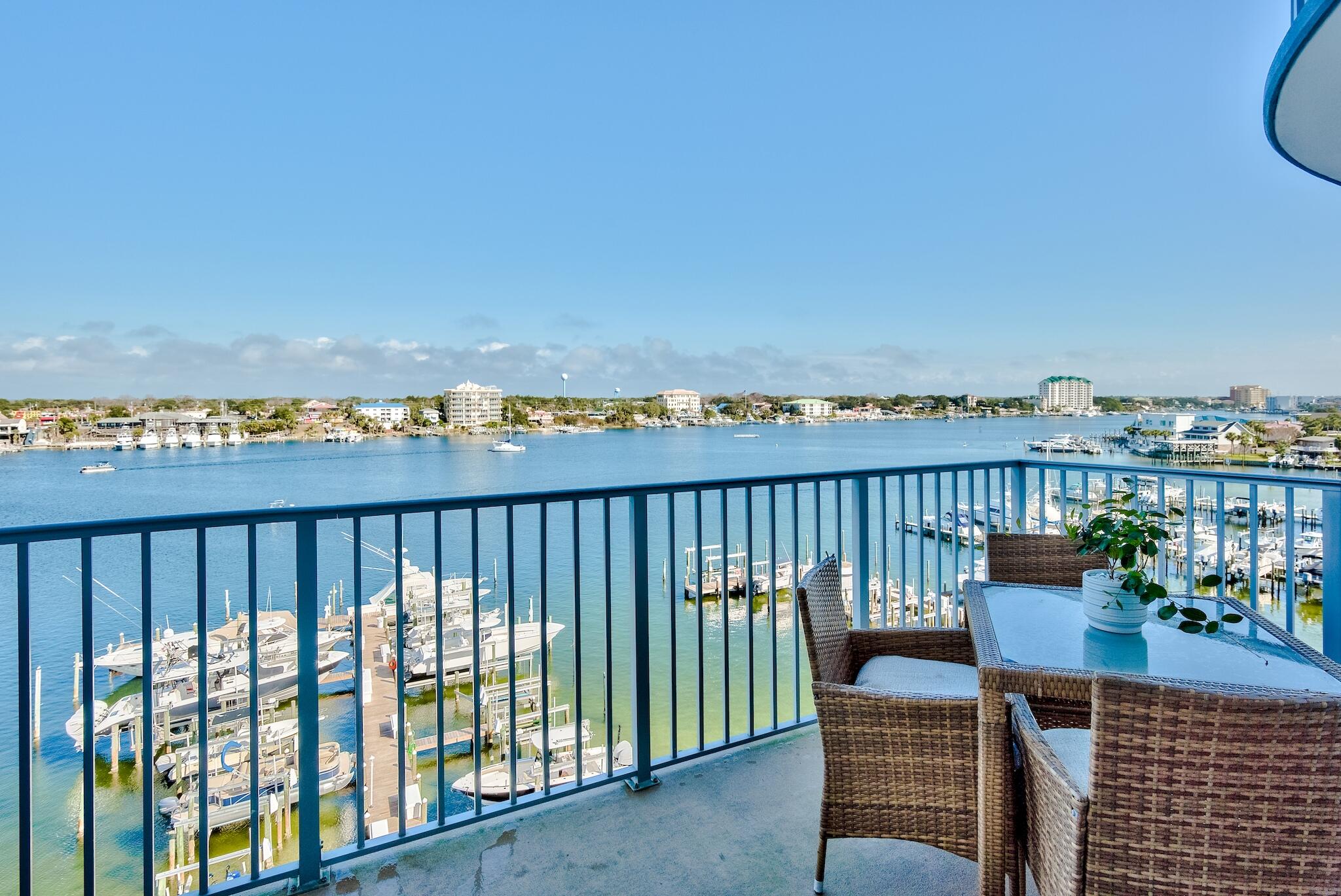 HARBOR LIGHTS - Residential