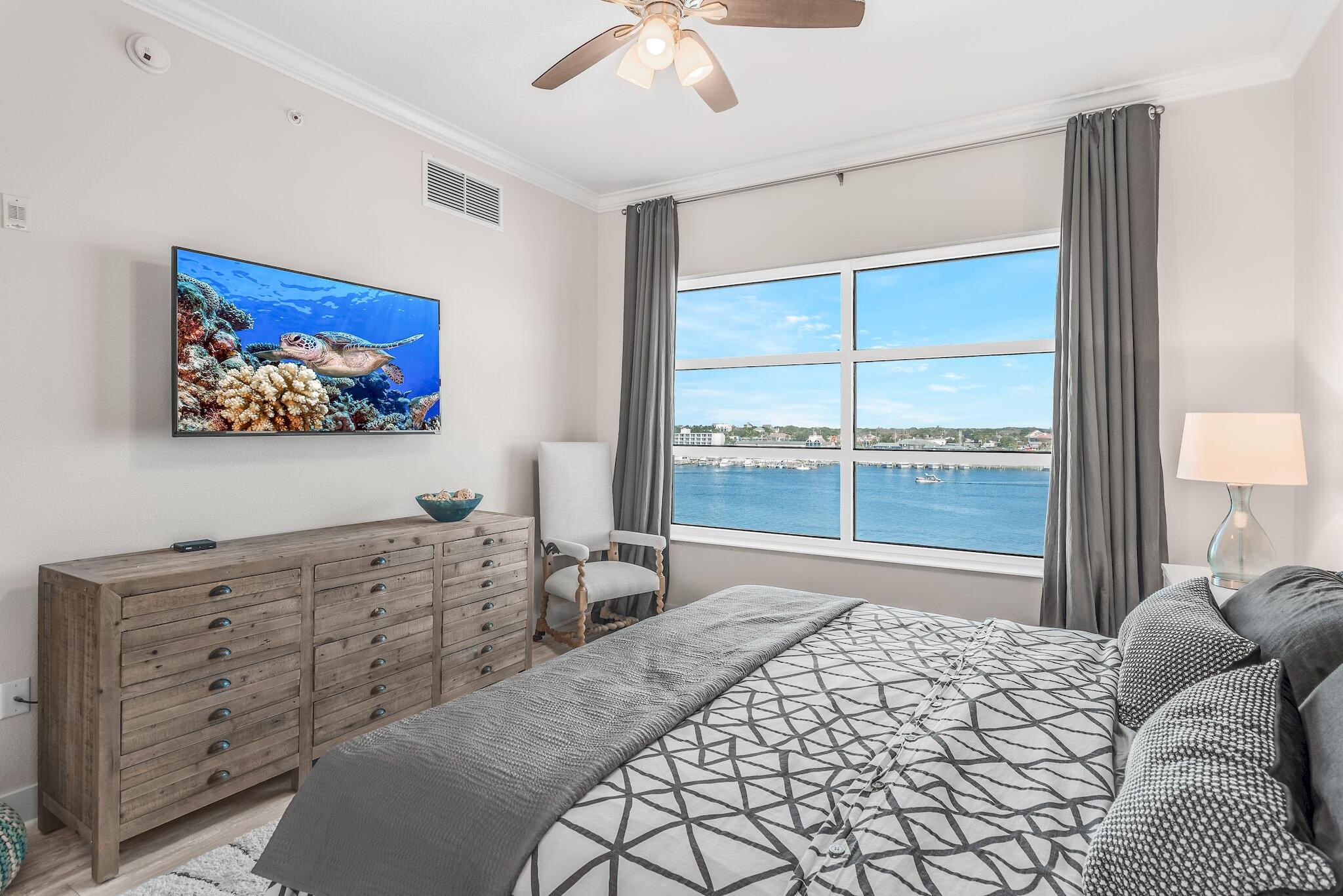 HARBOR LIGHTS - Residential