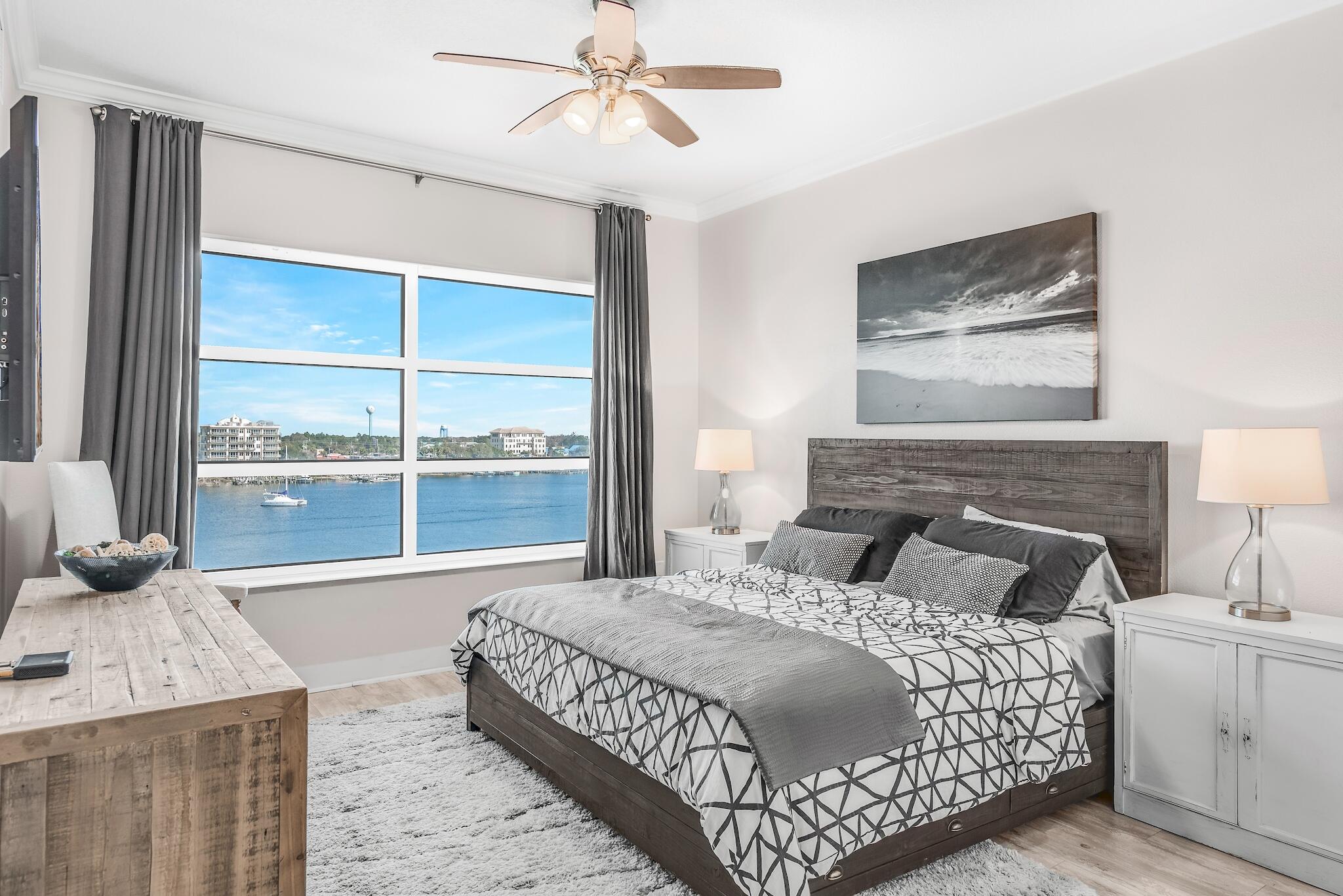 HARBOR LIGHTS - Residential