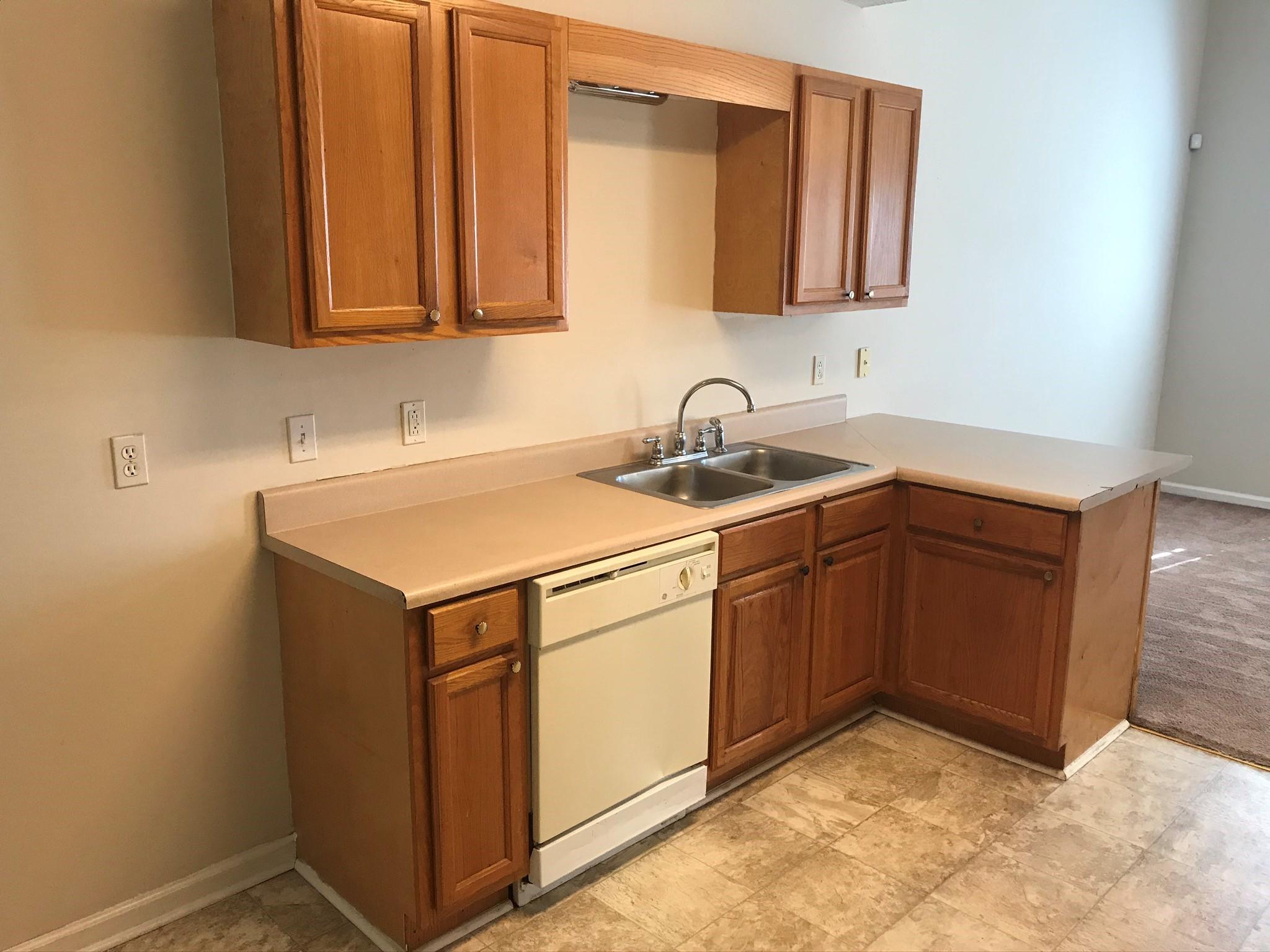 MERGLEWSKI RETREATS - Residential Lease