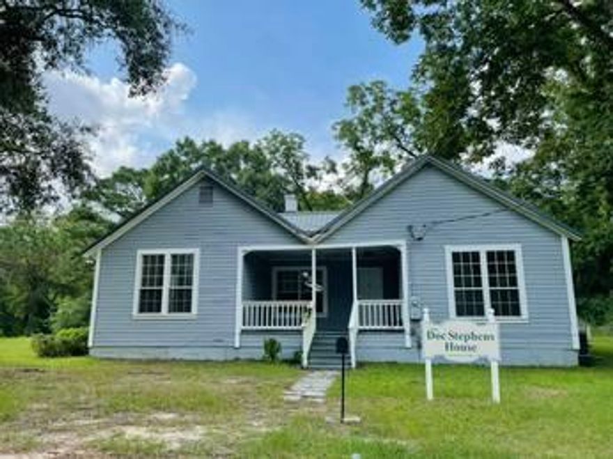 FORECLOSURE equals OPPORTUNITY!!! Three bedroom, two bathroom, almost 2700 square foot historic home on an acre just North of Crestview in Laurel Hill! Blank slate canvas means that you get to bring it back to life and make it yours.  Walking distance to Laurel Hill's K-12 school! Call today to schedule your showing of ''The Doc Stephens House'' before it is sold!