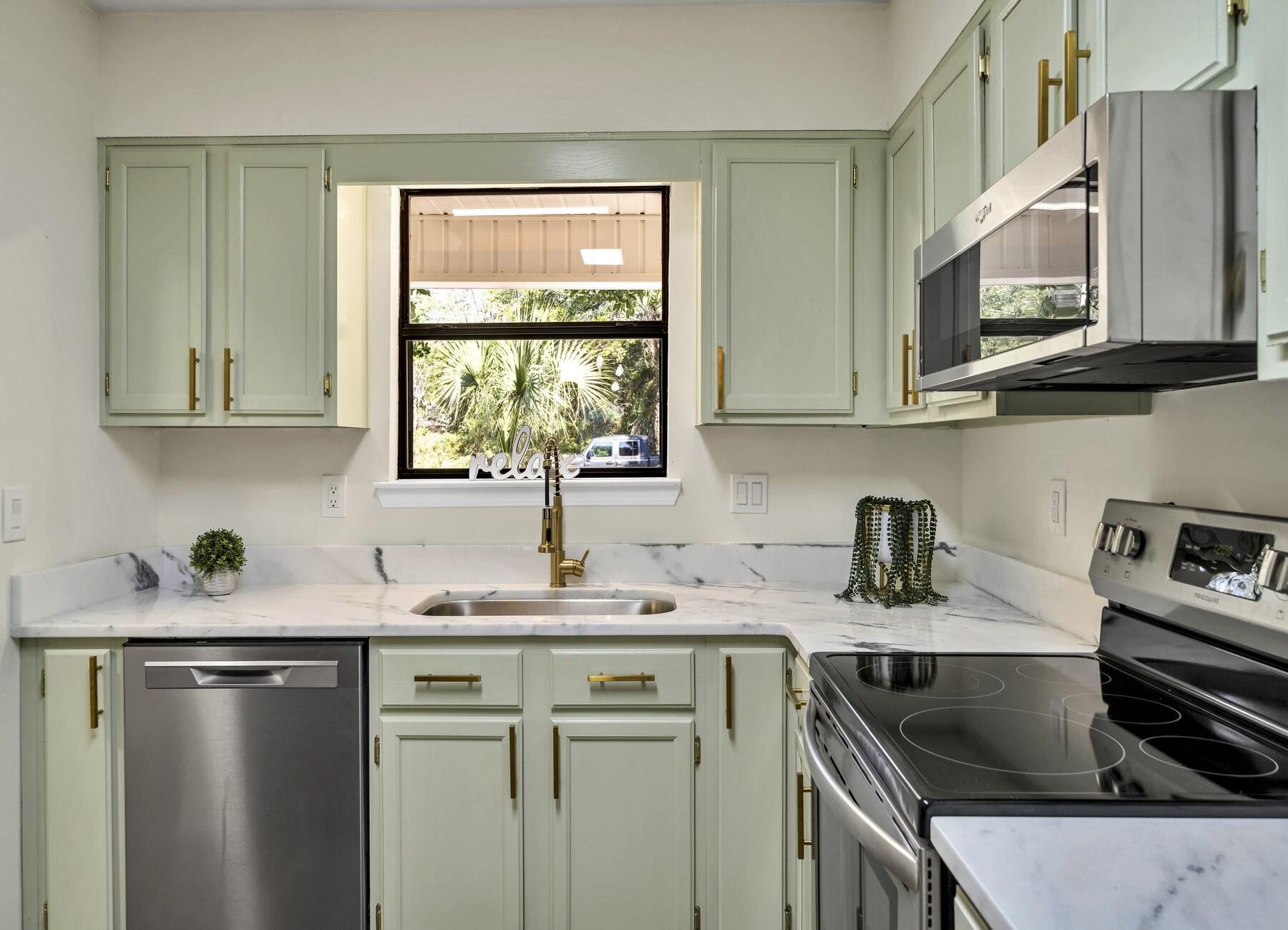 MONTAGE MANOR - Residential