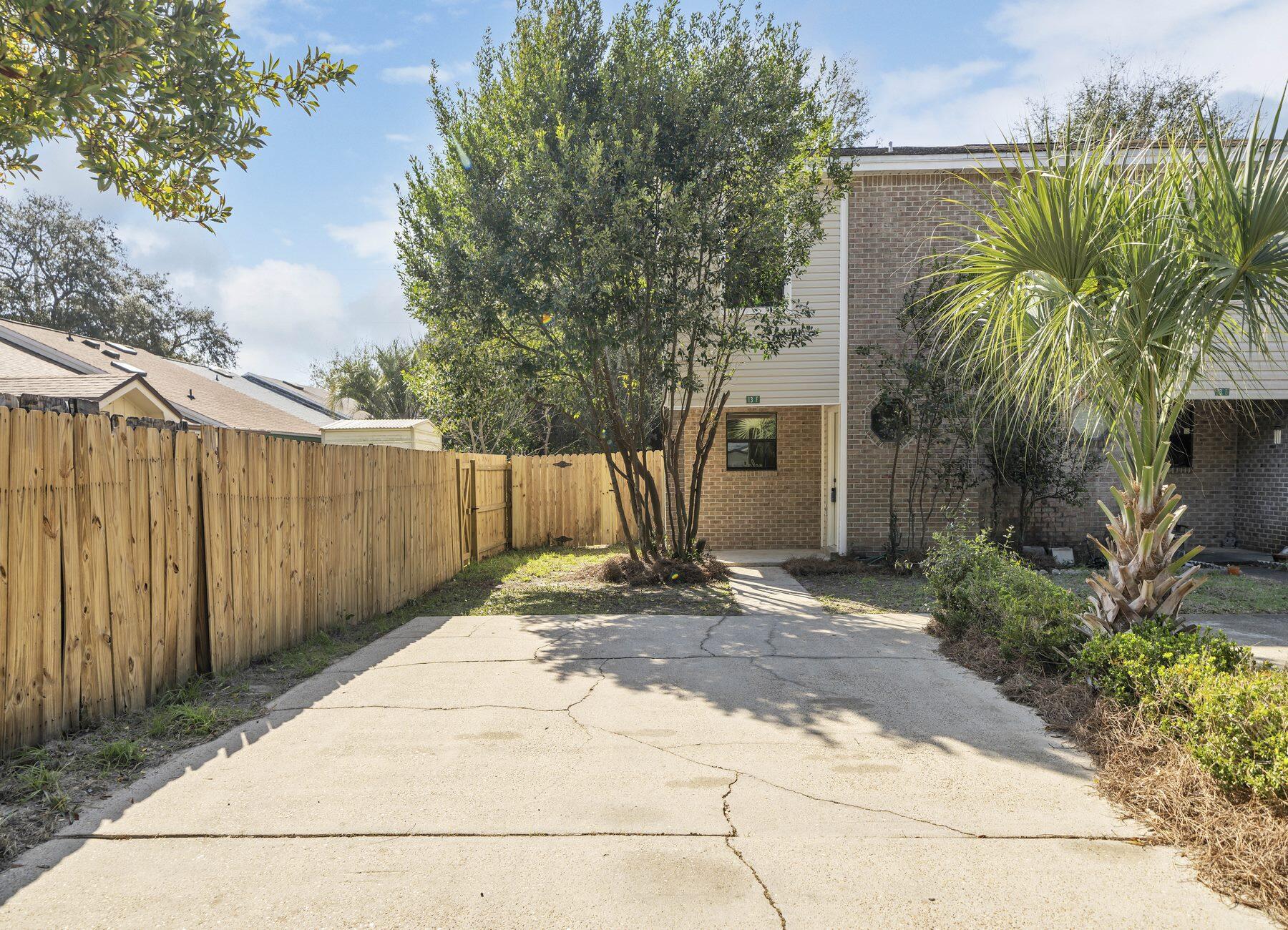 MONTAGE MANOR - Residential