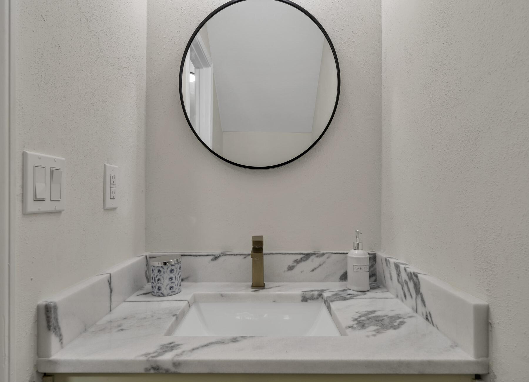 MONTAGE MANOR - Residential