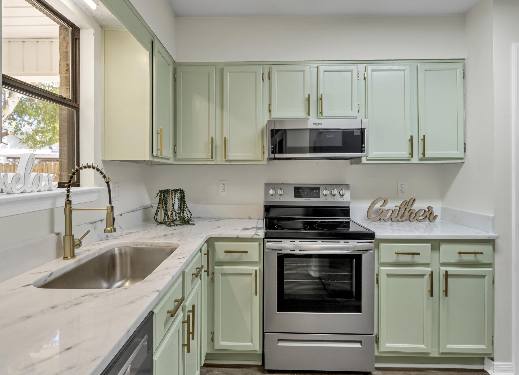 MONTAGE MANOR - Residential