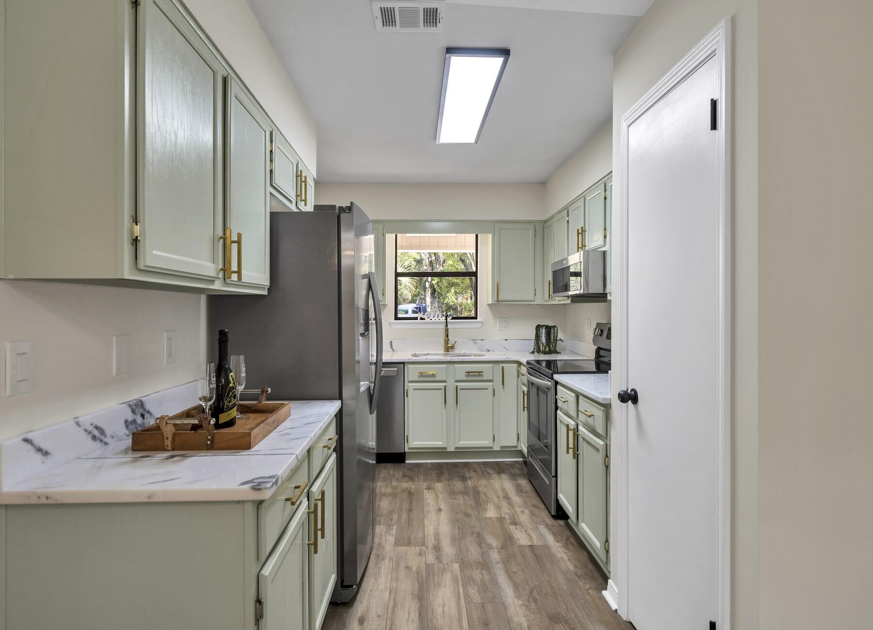 MONTAGE MANOR - Residential