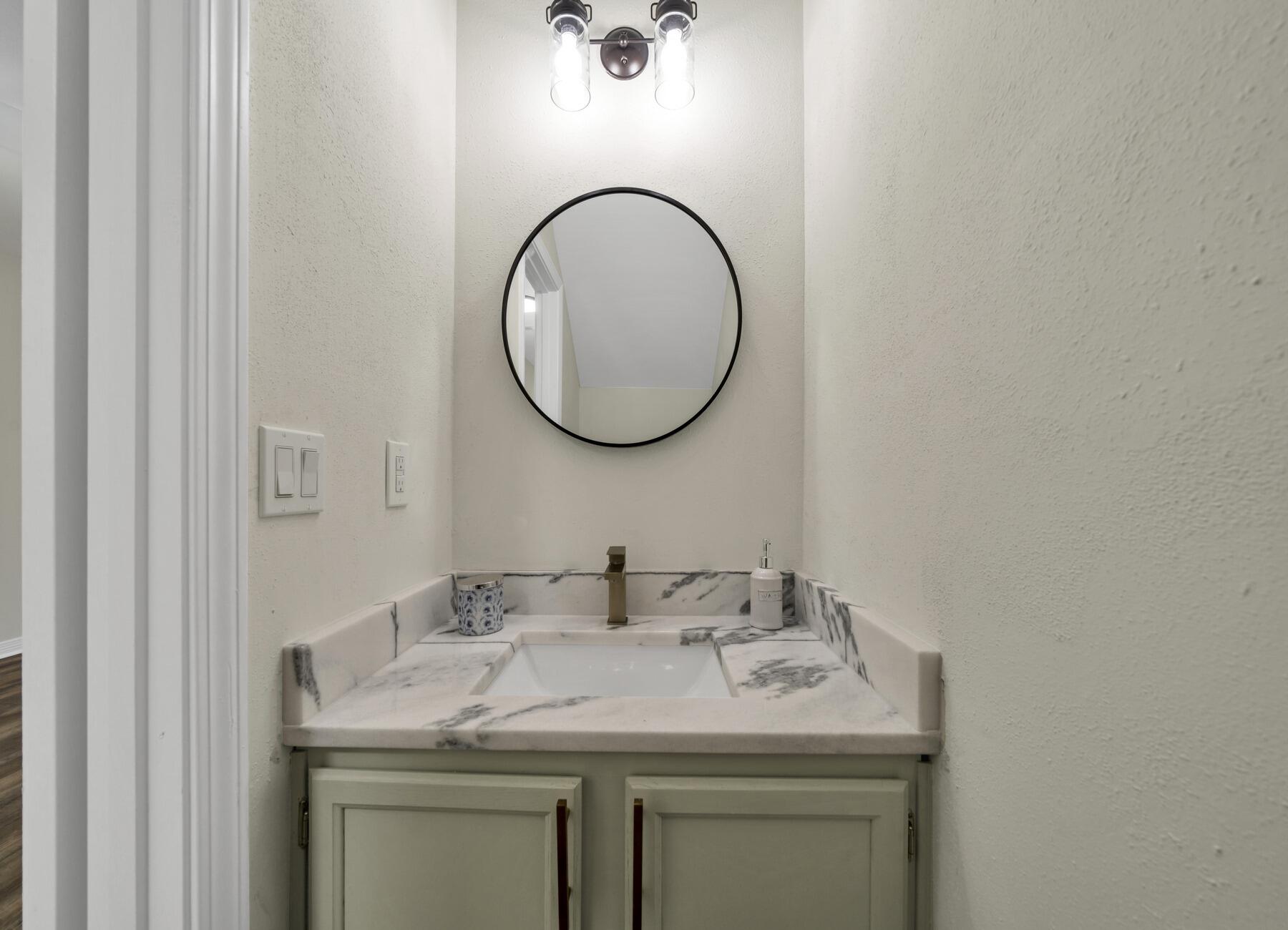 MONTAGE MANOR - Residential