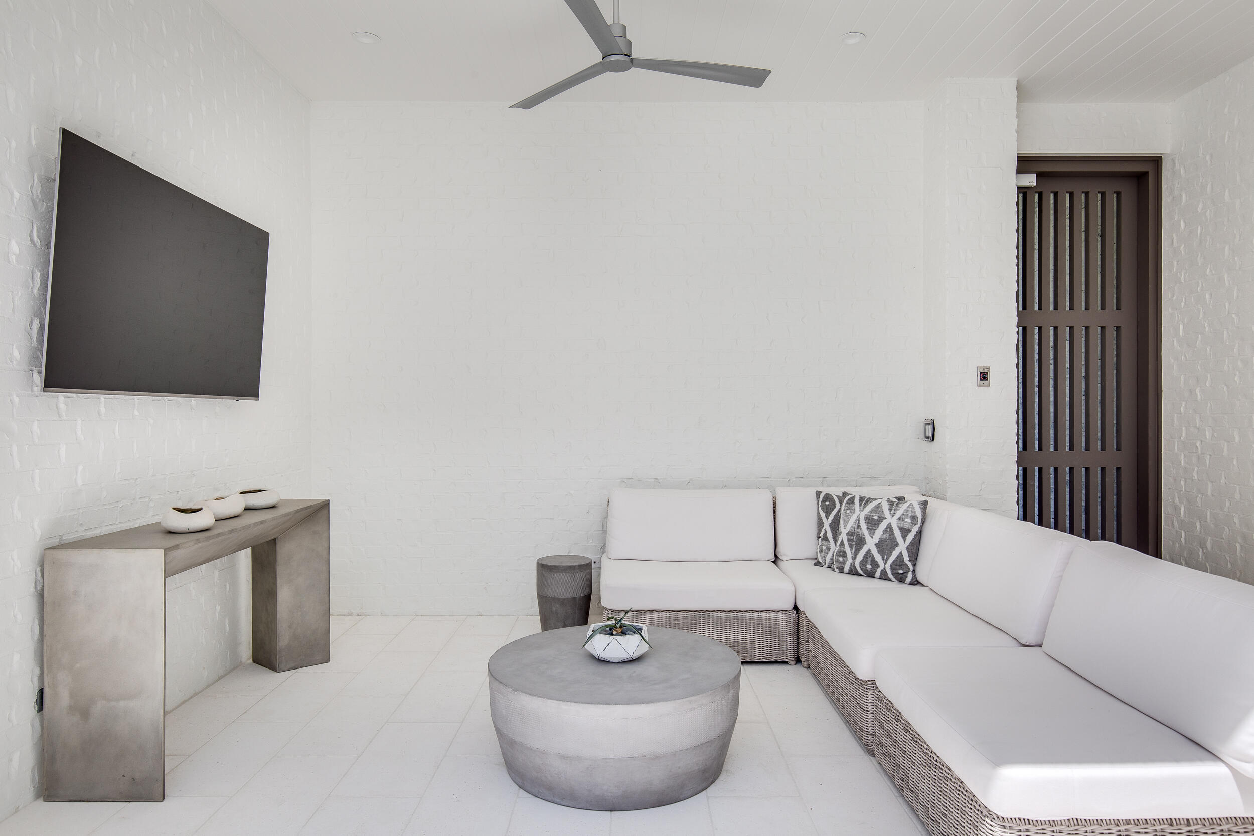 CHURCHILL OAKS - Residential