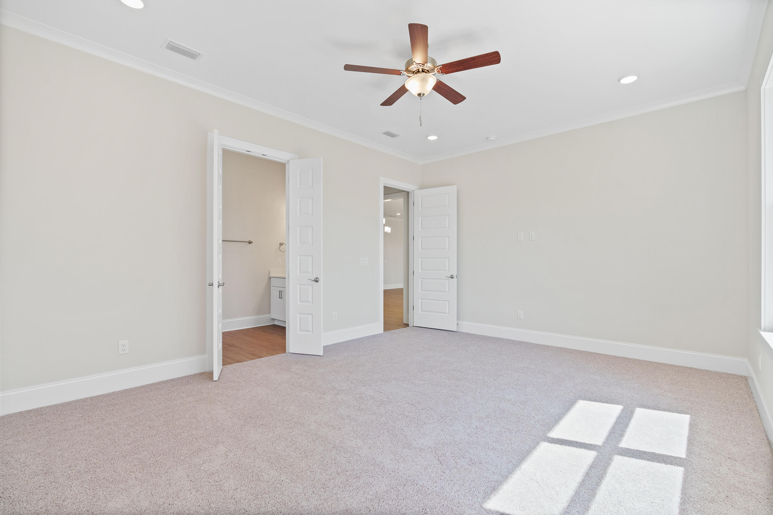 MAGNOLIA BAY - Residential