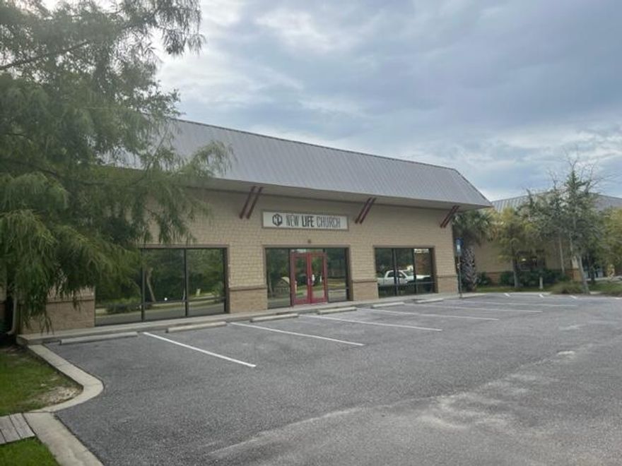 8100 SF warehouse located in Miramar Beach, located next to Ferguson Kitchen and Bath, two 14' rollup doors and 22-24' ceilings , 18 wheeler access, easy access to traffic , building is fully conditioned