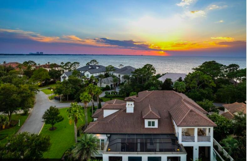 BURNT PINE - Residential