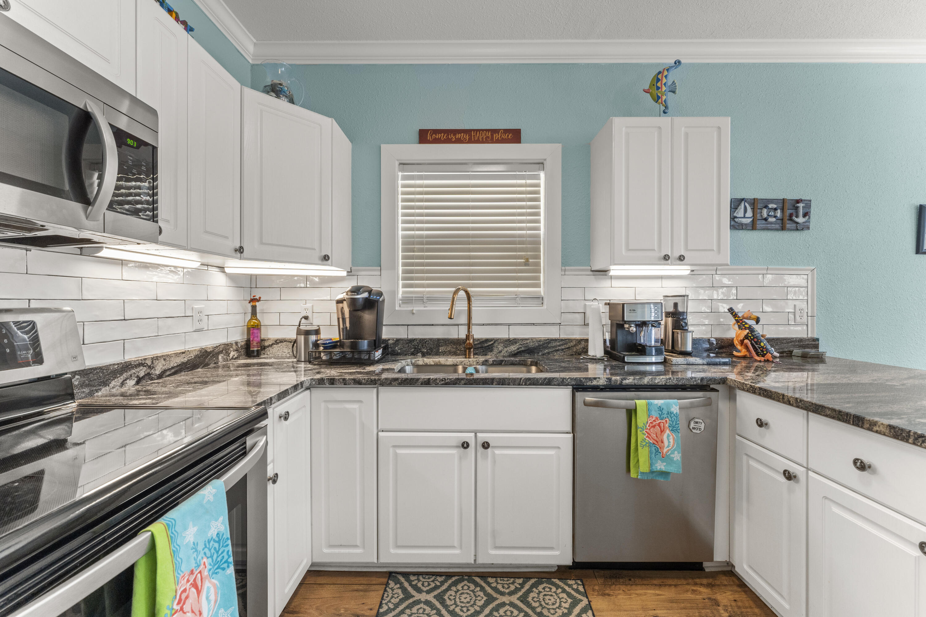 Purple Parrot Village Condo - Residential