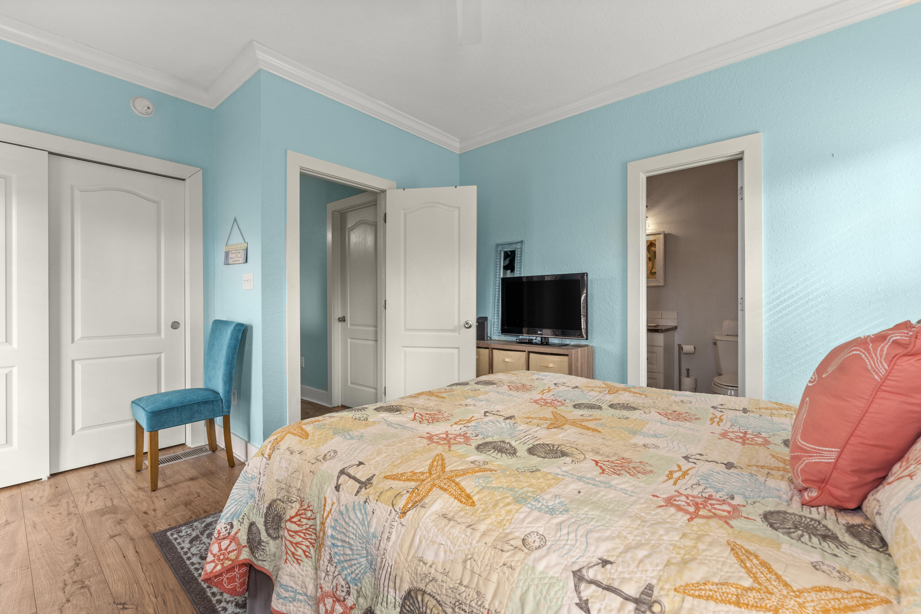 Purple Parrot Village Condo - Residential