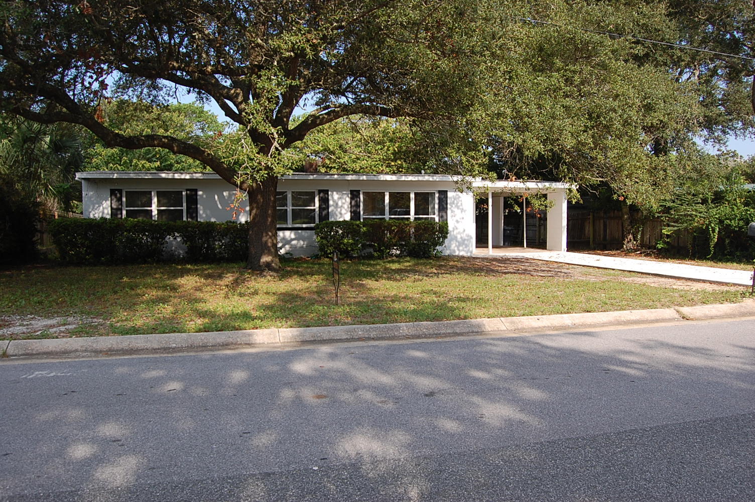 ELLIOTTS POINT 8TH ADDN - Residential Lease