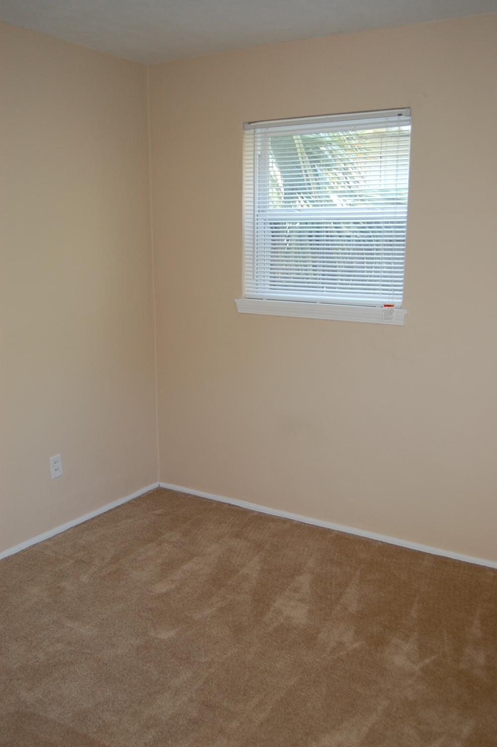 ELLIOTTS POINT 8TH ADDN - Residential Lease