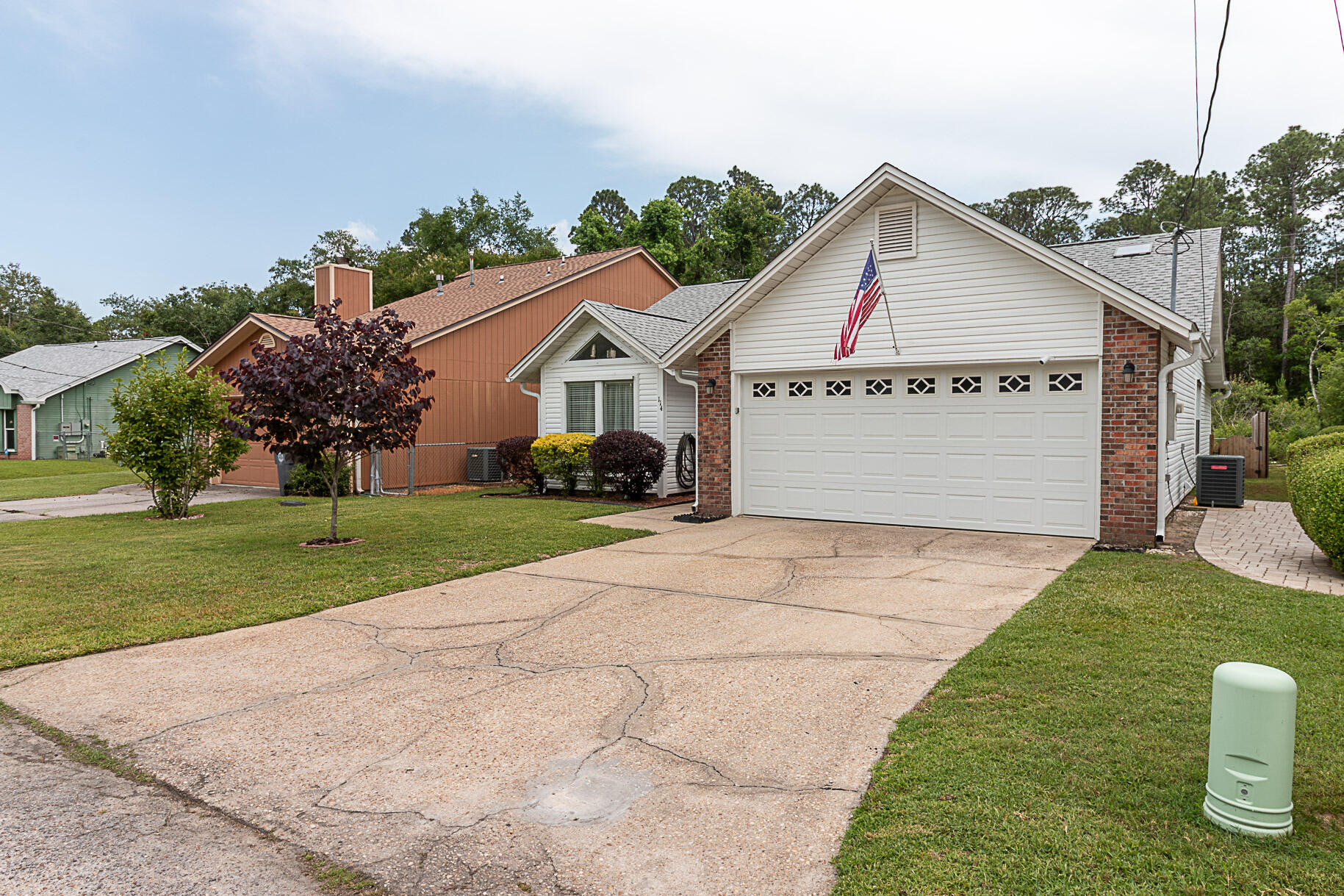 CRYSTAL LAKE ESTATES - Residential