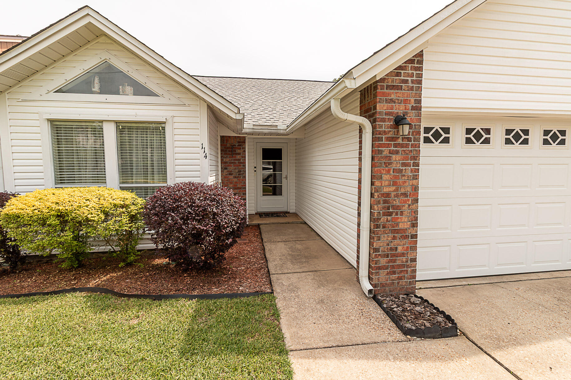 114 Crystal Lake Lane Lane
