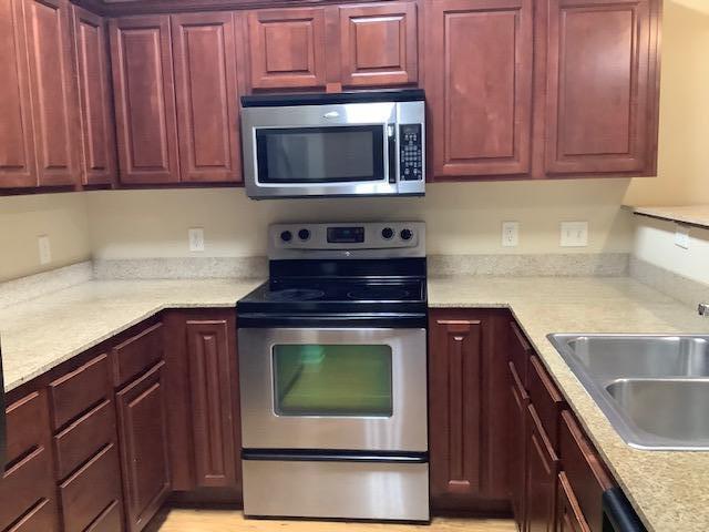 ARBOR LAKE PHASE 1 - Residential Lease