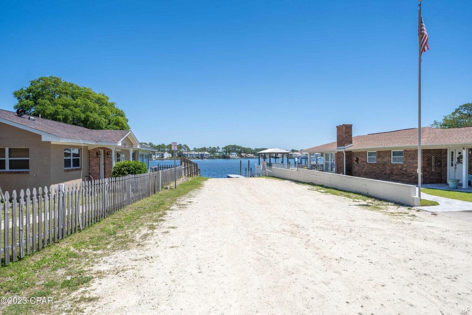 HOLIDAY BEACH UNIT 14 - Residential