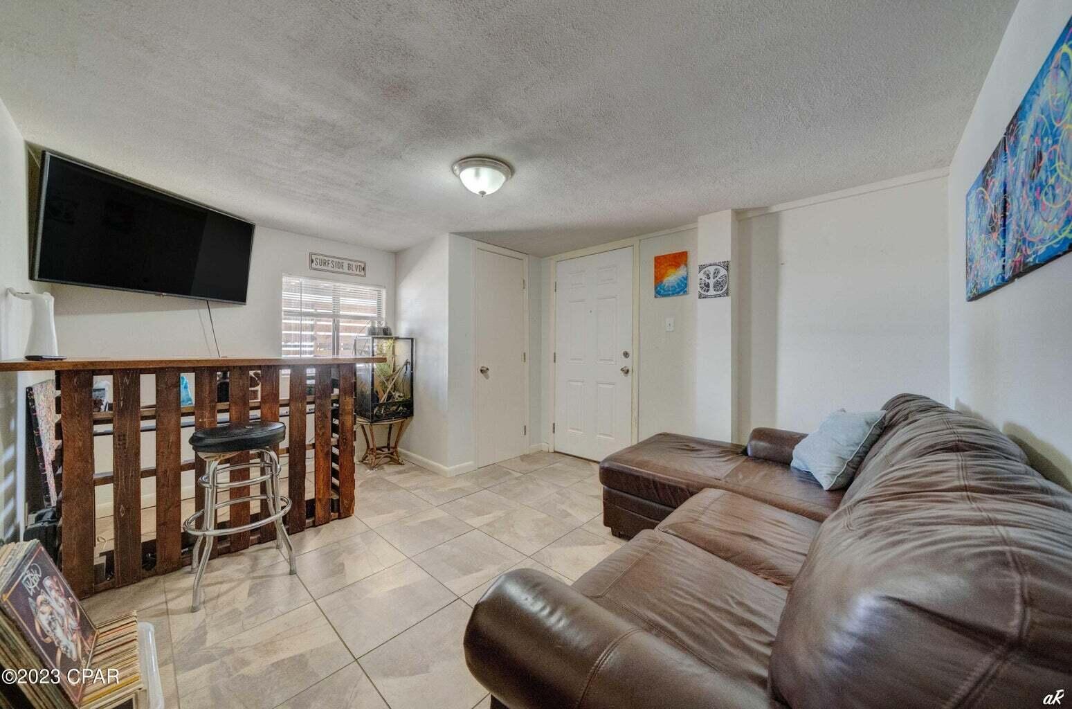 HOLIDAY BEACH UNIT 14 - Residential