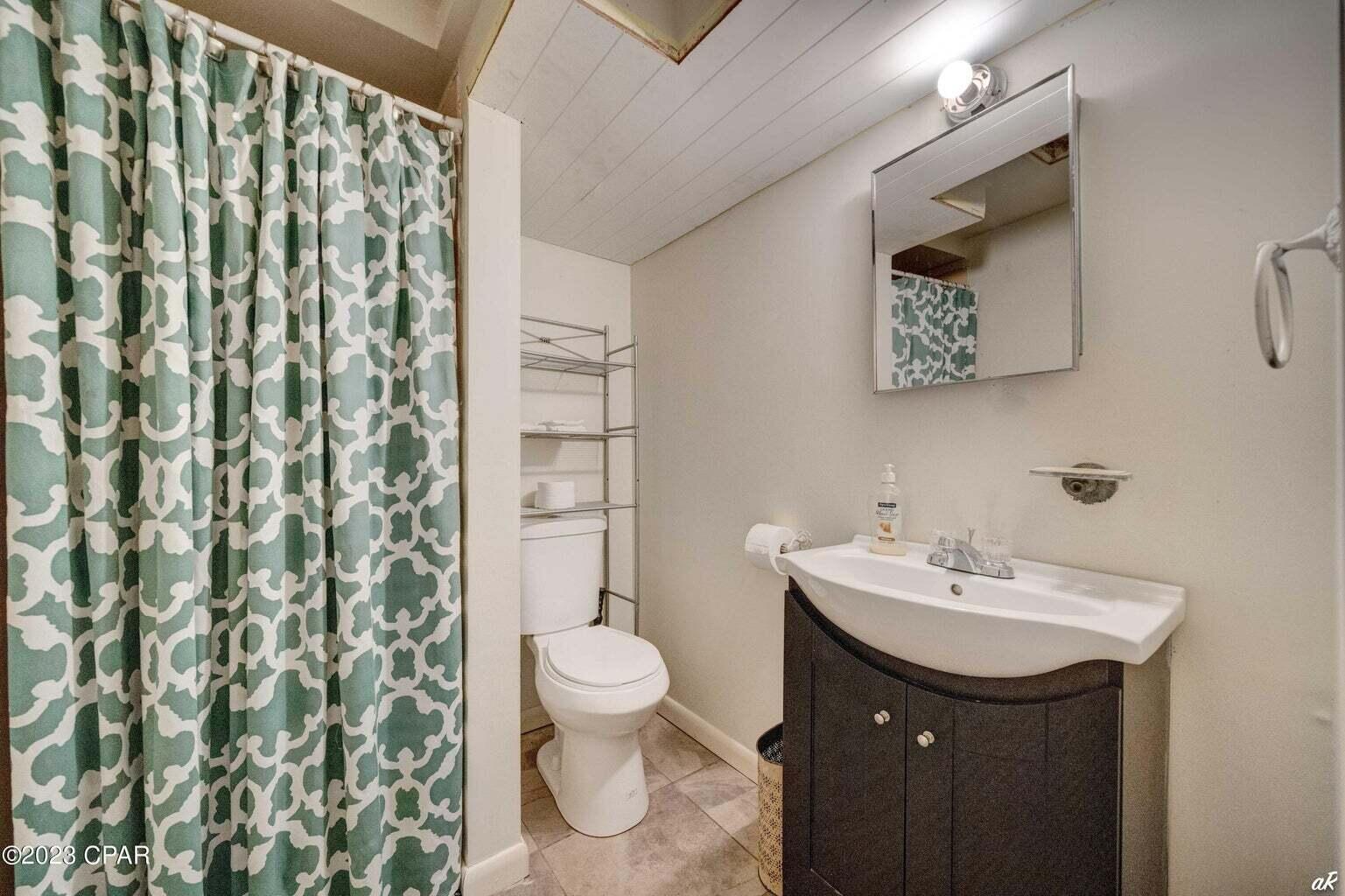 HOLIDAY BEACH UNIT 14 - Residential
