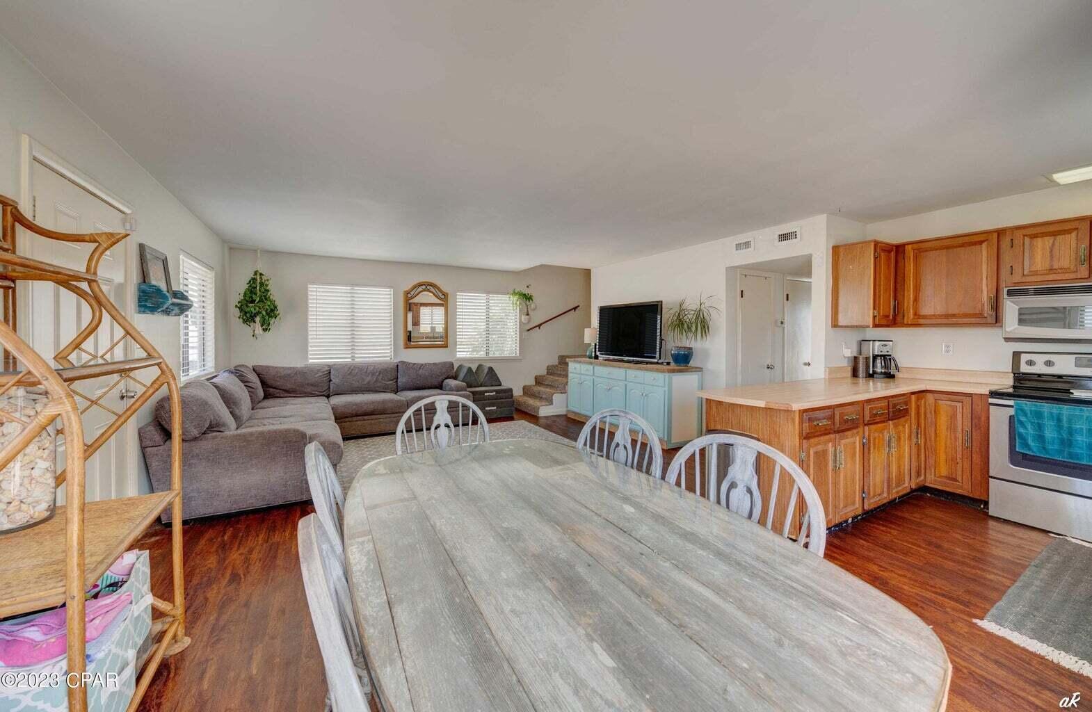 HOLIDAY BEACH UNIT 14 - Residential