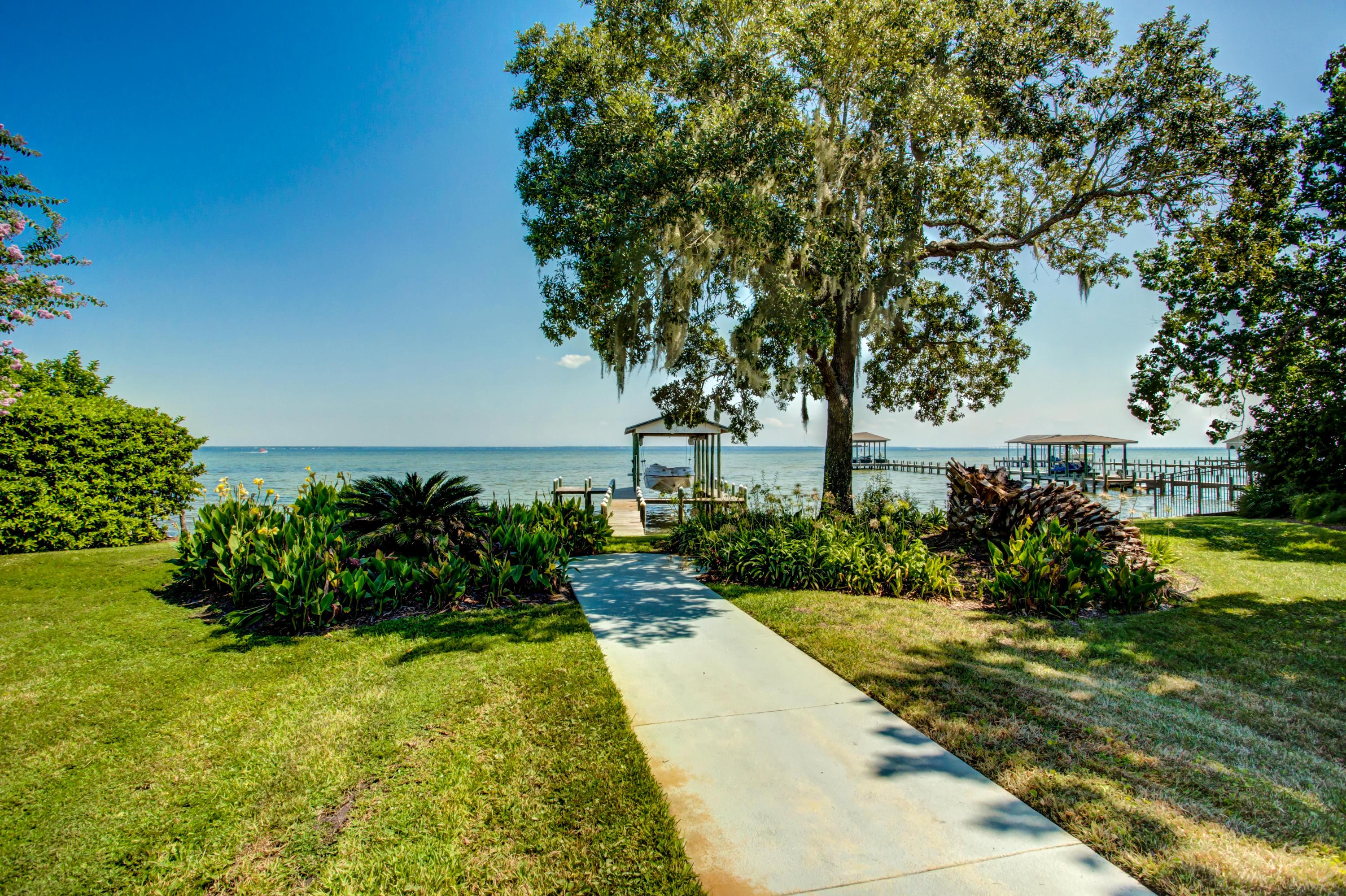 COBBS POINT - Residential