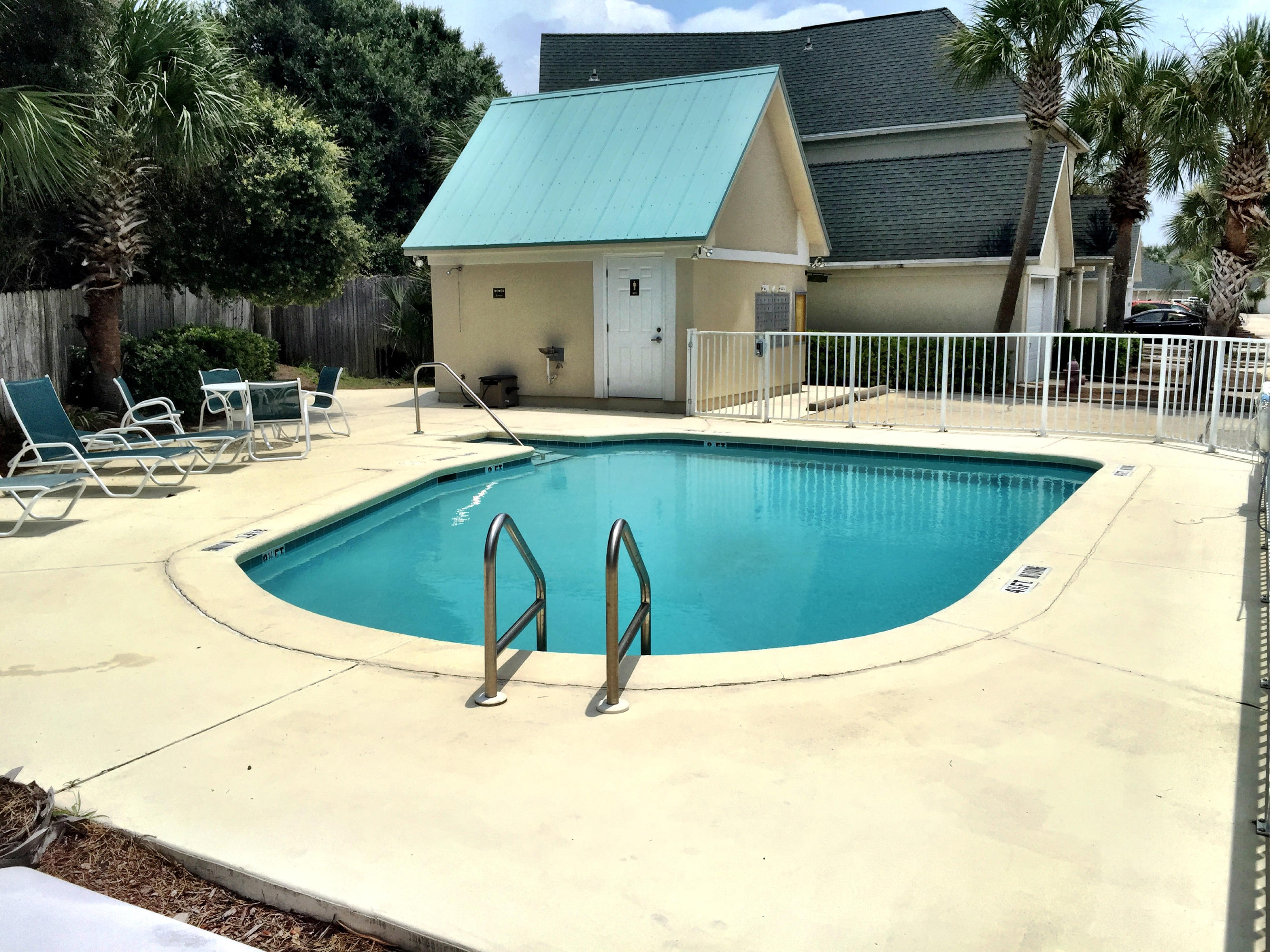 PELICAN PLACE T/H WEST - Residential