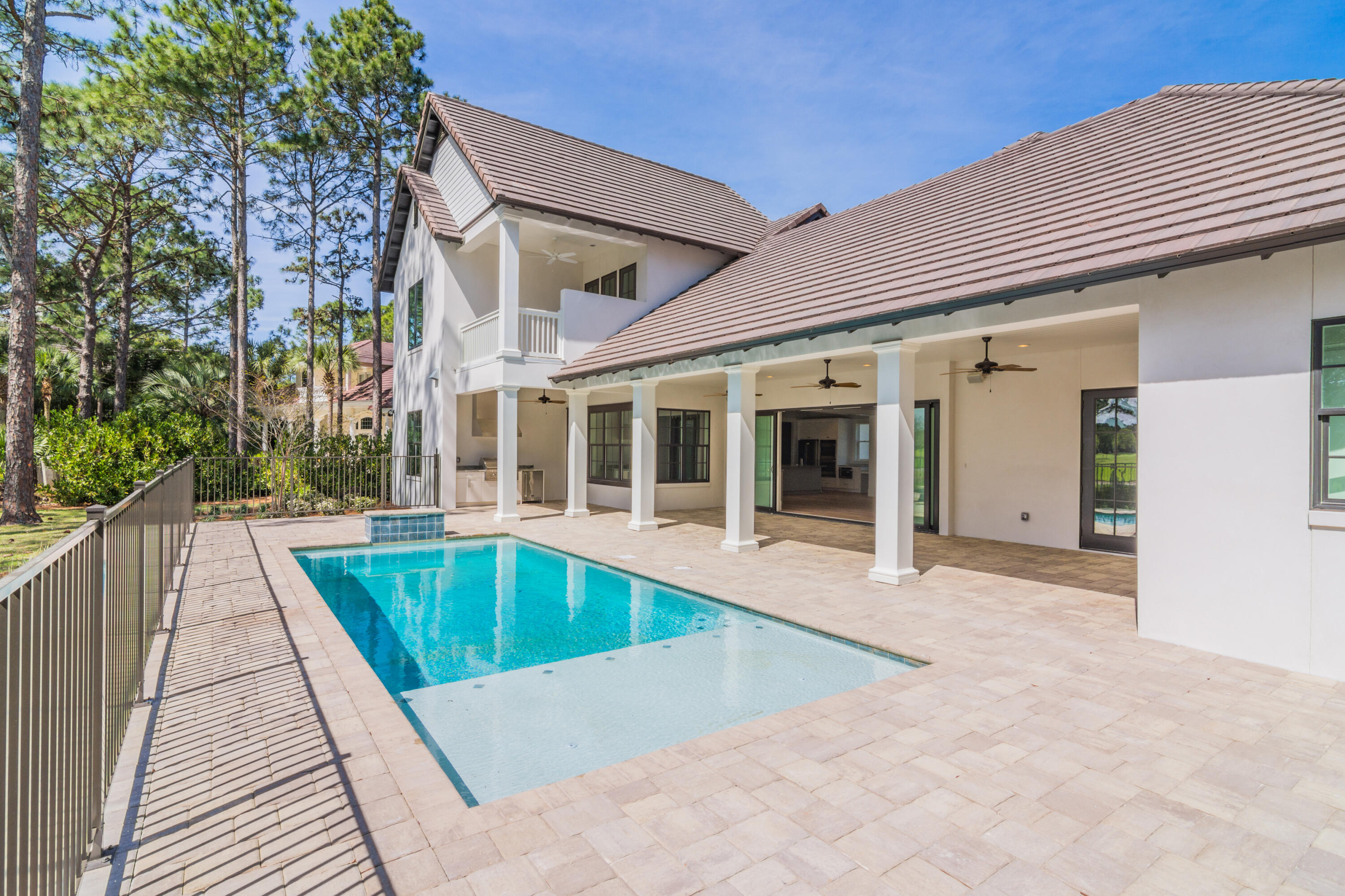 ISLAND GREEN - Residential
