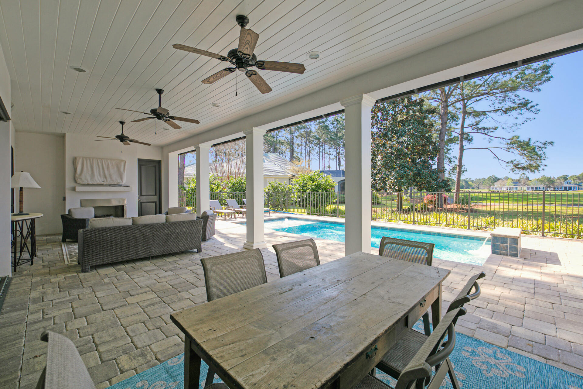 ISLAND GREEN - Residential