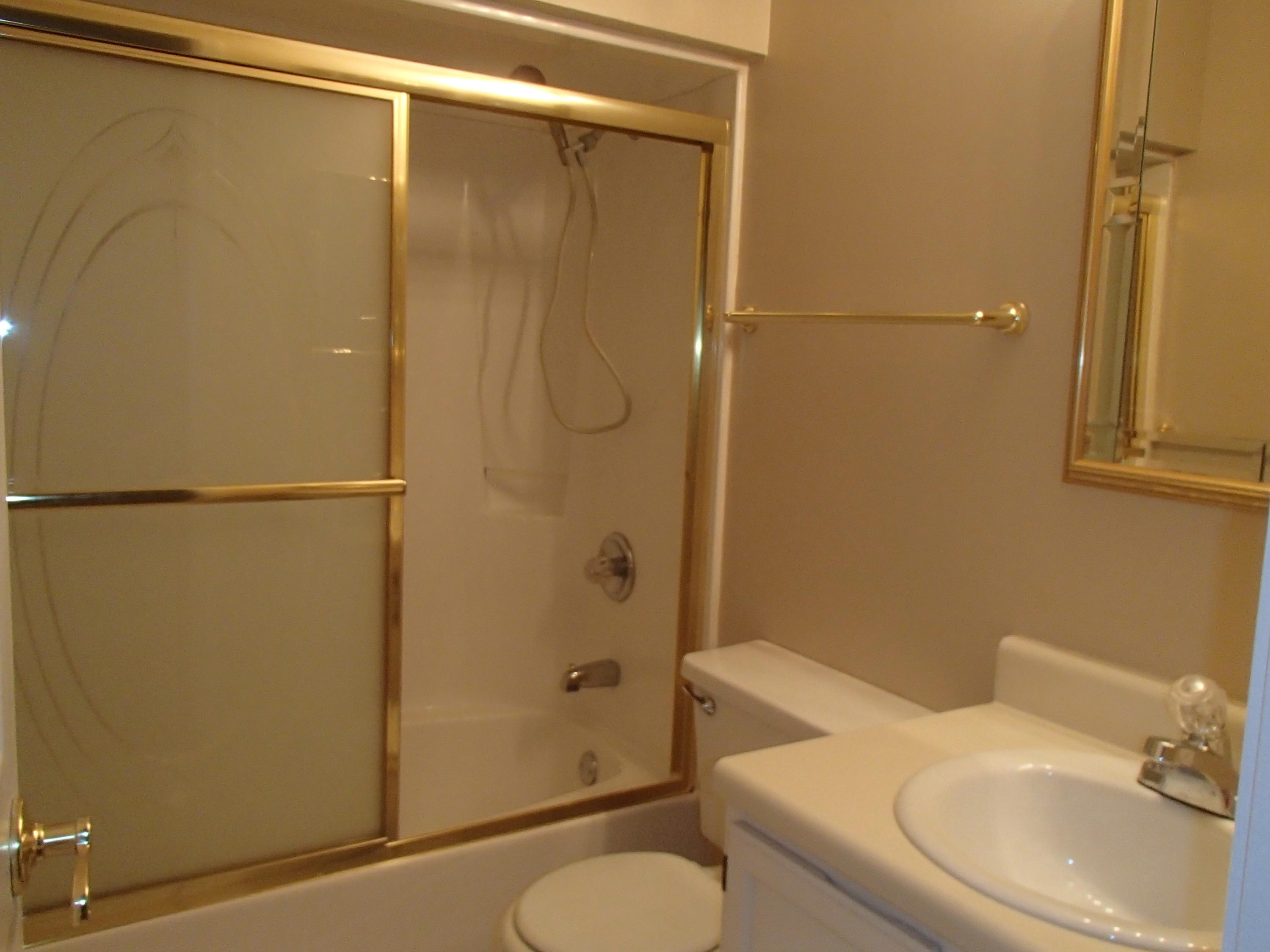 LAKESIDE CONDO AT BLUEWATER BAY - Residential