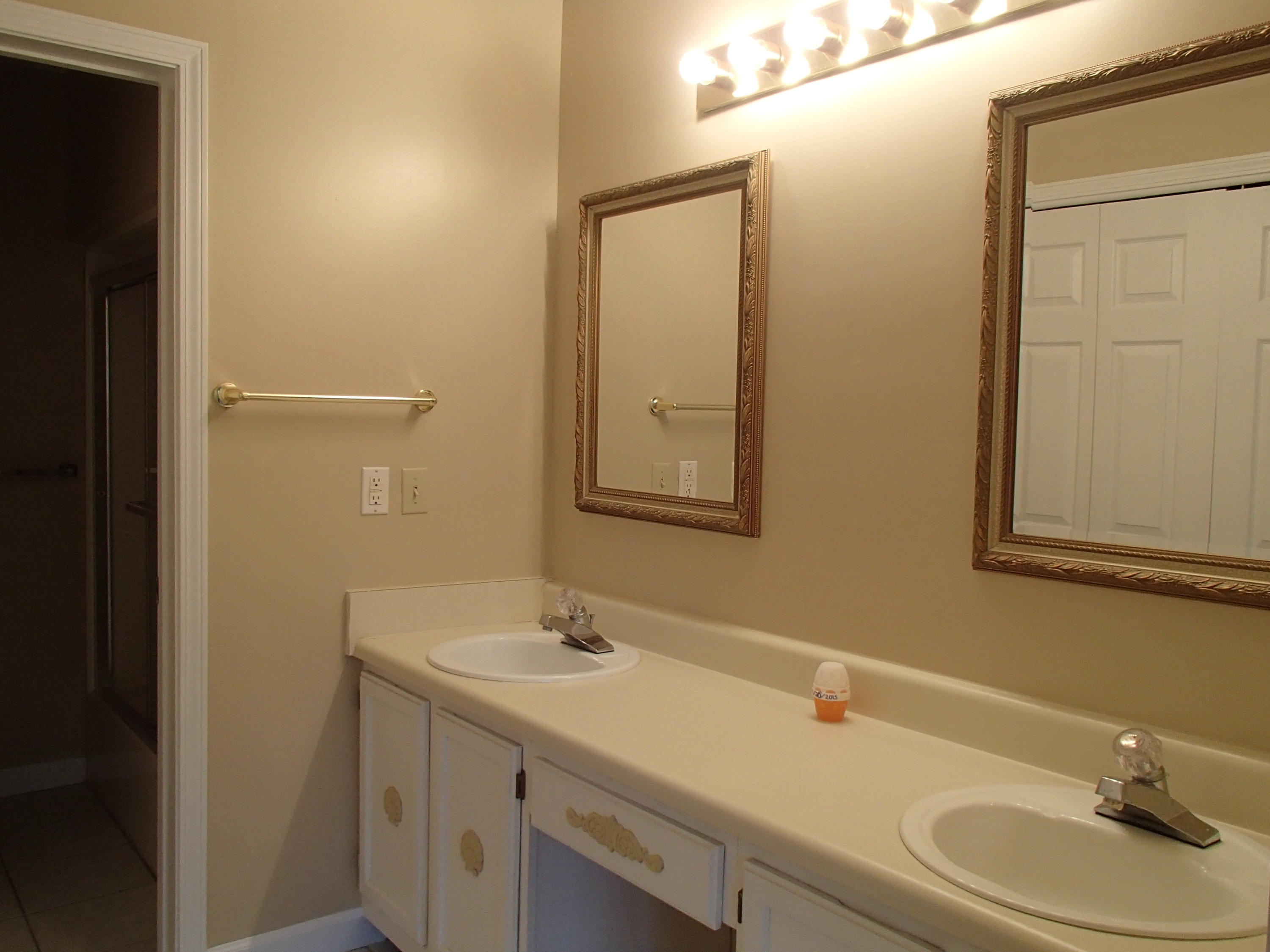 LAKESIDE CONDO AT BLUEWATER BAY - Residential