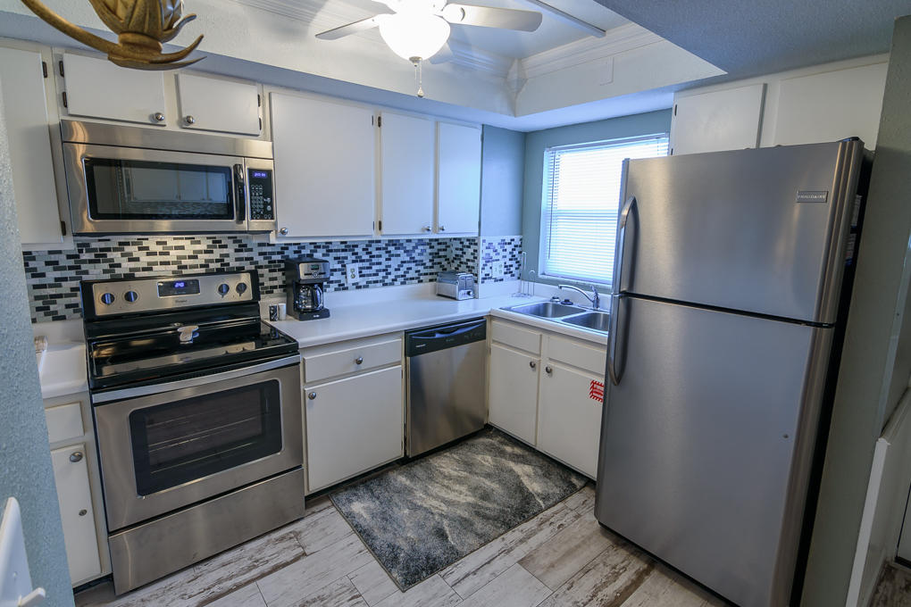 EL MATADOR CONDO - Residential