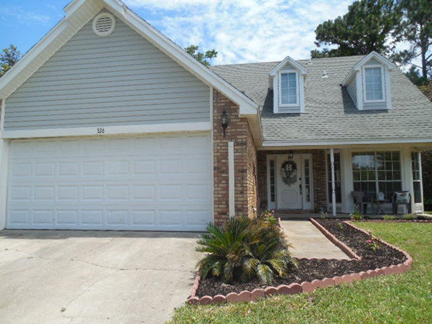 SPECTACULAR 4 BEDROOM HOME WITH GREAT OPEN FLOOR PLAN. CLOSE TO HURLBURT FIELD BASE! PRIVATE FENCED BACK YARD WITH ROOM FOR A POOL. BEAUTIFUL CERAMIC TILE THROUGHOUT FIRST FLOOR. LARGE LIVING ROOM WITH VAULTED CEILINGS, FIREPLACE & CEILING FAN. BRIGHT KITCHEN WITH STAINLESS STEEL APPLIANCES, BUILT-IN MICROWAVE, PANTRY, BREAKFAST BAR, BREAKFAST EATING AREA & A FORMAL DINING ROOM. MASTER BEDROOM IS LOCATED DOWNSTAIRS WITH A LARGE WALK-IN CLOSET & A PRIVATE MASTER BATHROOM. BEAUTIFUL BEVELED MIRRORS IN ALL BATHROOMS AND DOUBLE VANITIES IN BOTH BATHROOMS. SOAK IN THE LARGE GARDEN TUB. (SEE PICTURES). SPACIOUS BEDROOMS UPSTAIRS. BEDROOM UPSTAIRS WITH WALK-IN CLOSET. CEILING FANS IN ALL BEDROOMS & LOFT. BEAUTIFUL LANDSCAPE WITH SHADED TREES & A YARD BUILDING. DON'T MISS SEEING THIS HOME TODAY!