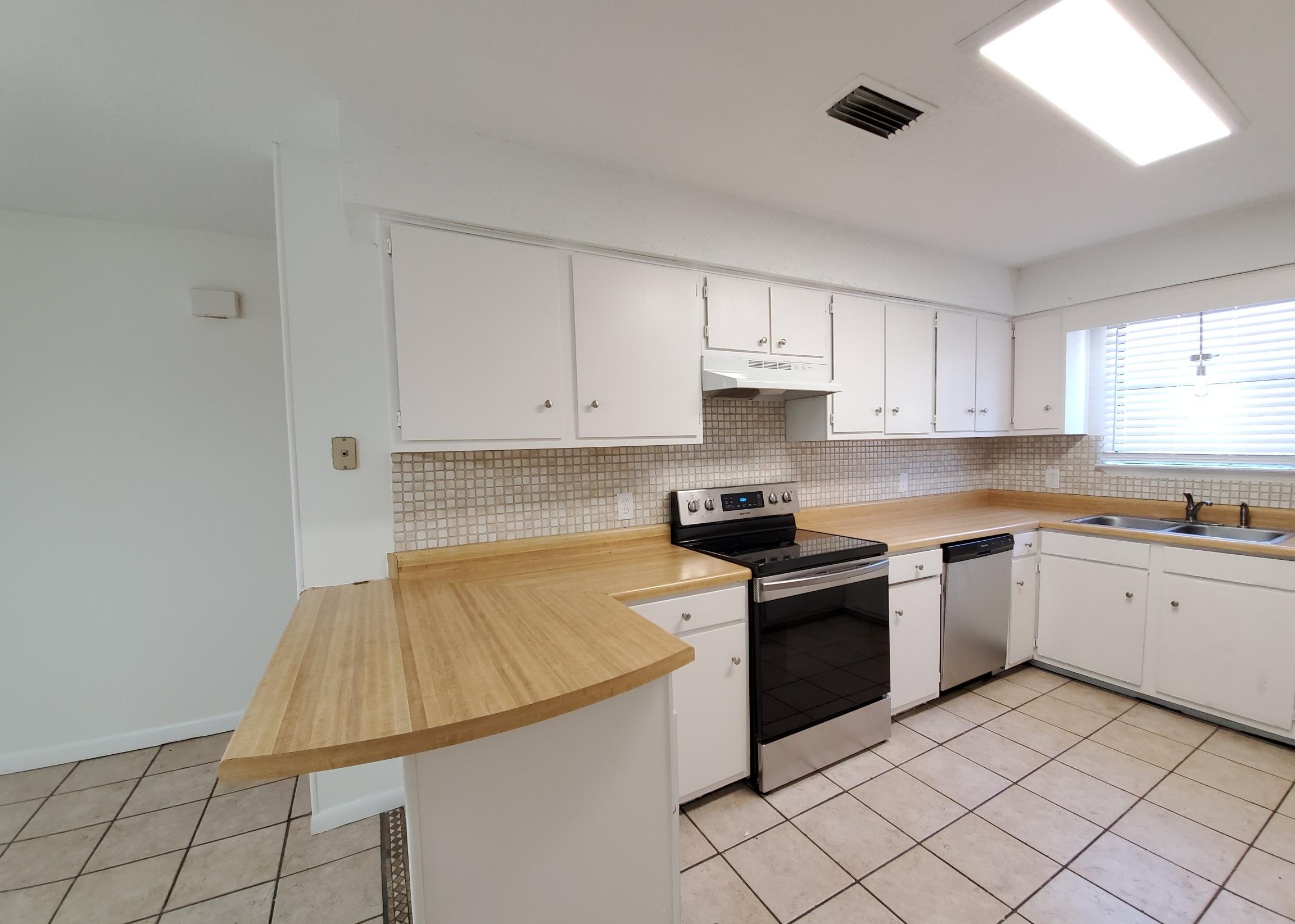 BELL-BROOK ESTATES 1ST ADDN - Residential