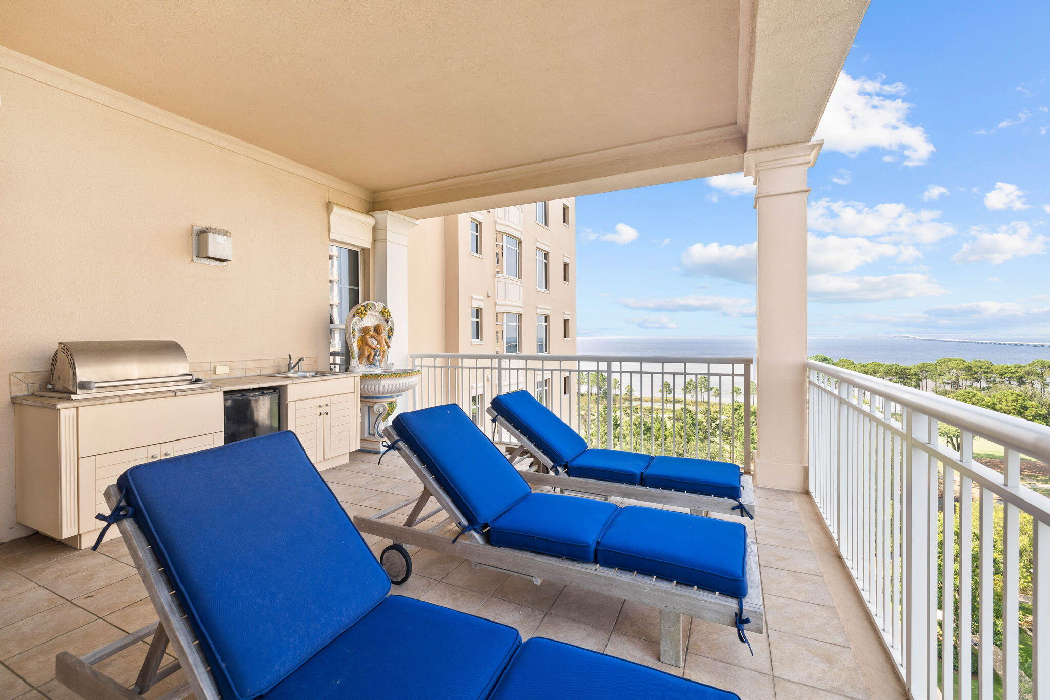 ONE WATER PLACE - Residential