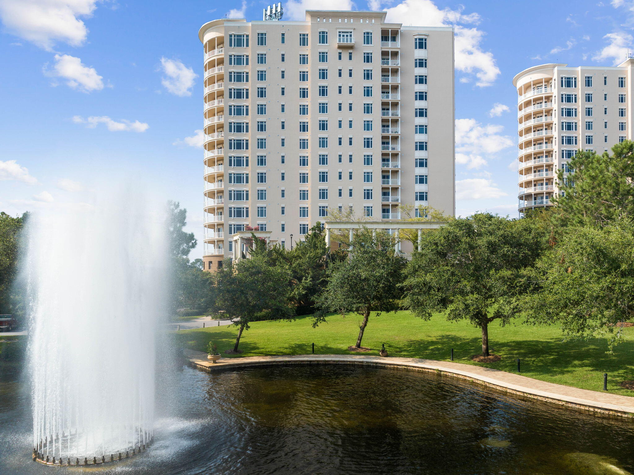 ONE WATER PLACE - Residential