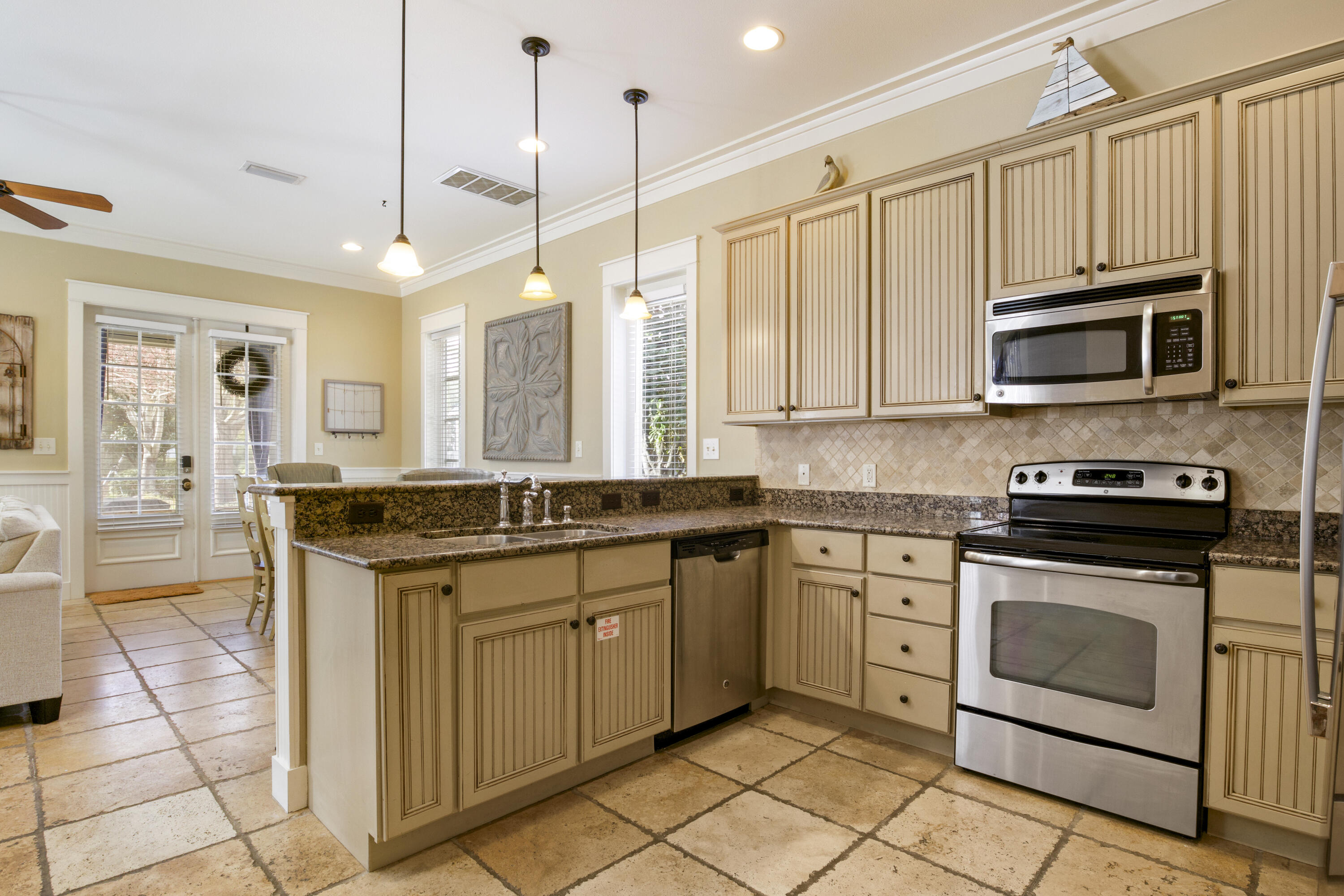 BUNGALOS AT SANDESTIN - Residential