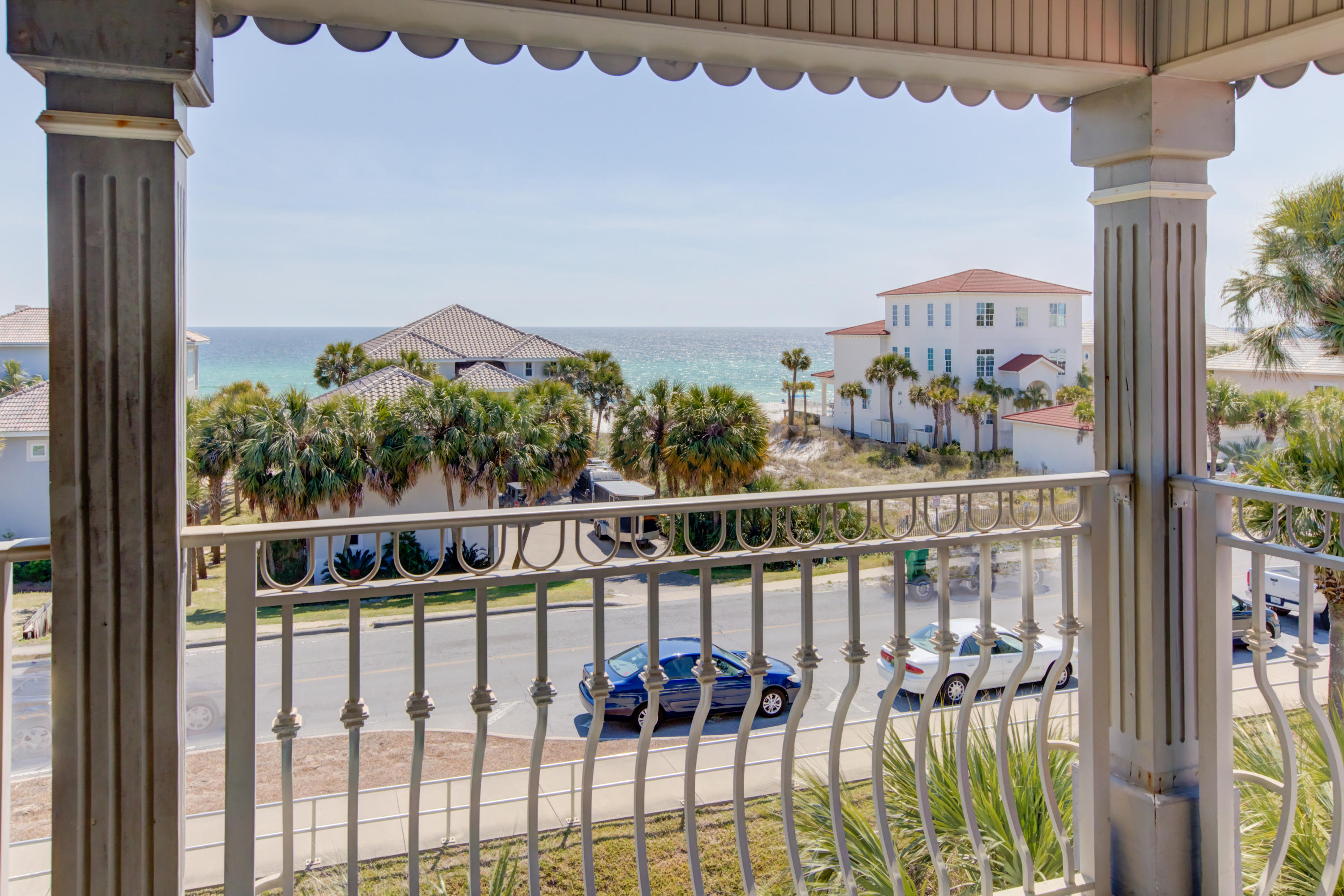 CRYSTAL SHORES - Residential