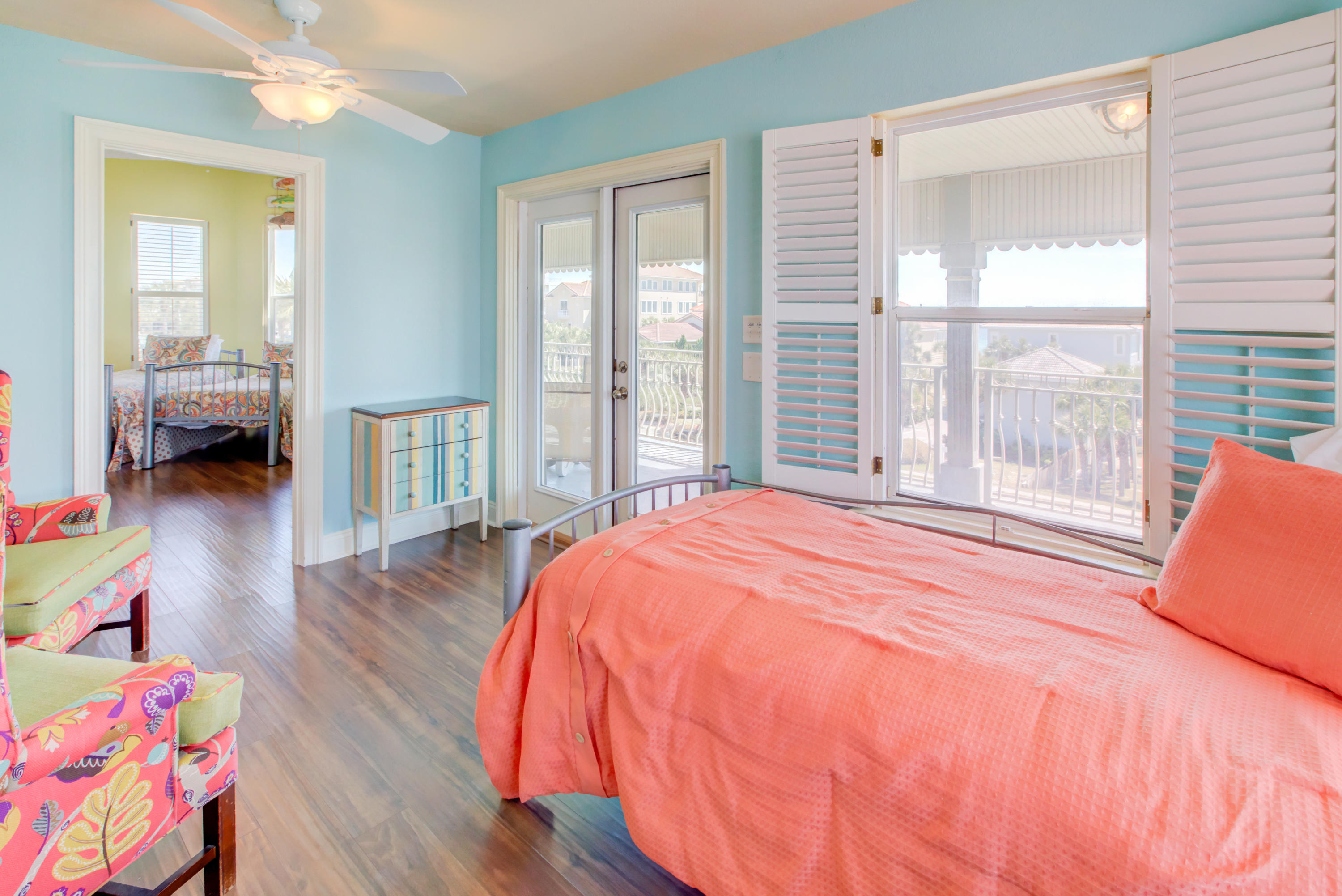 CRYSTAL SHORES - Residential