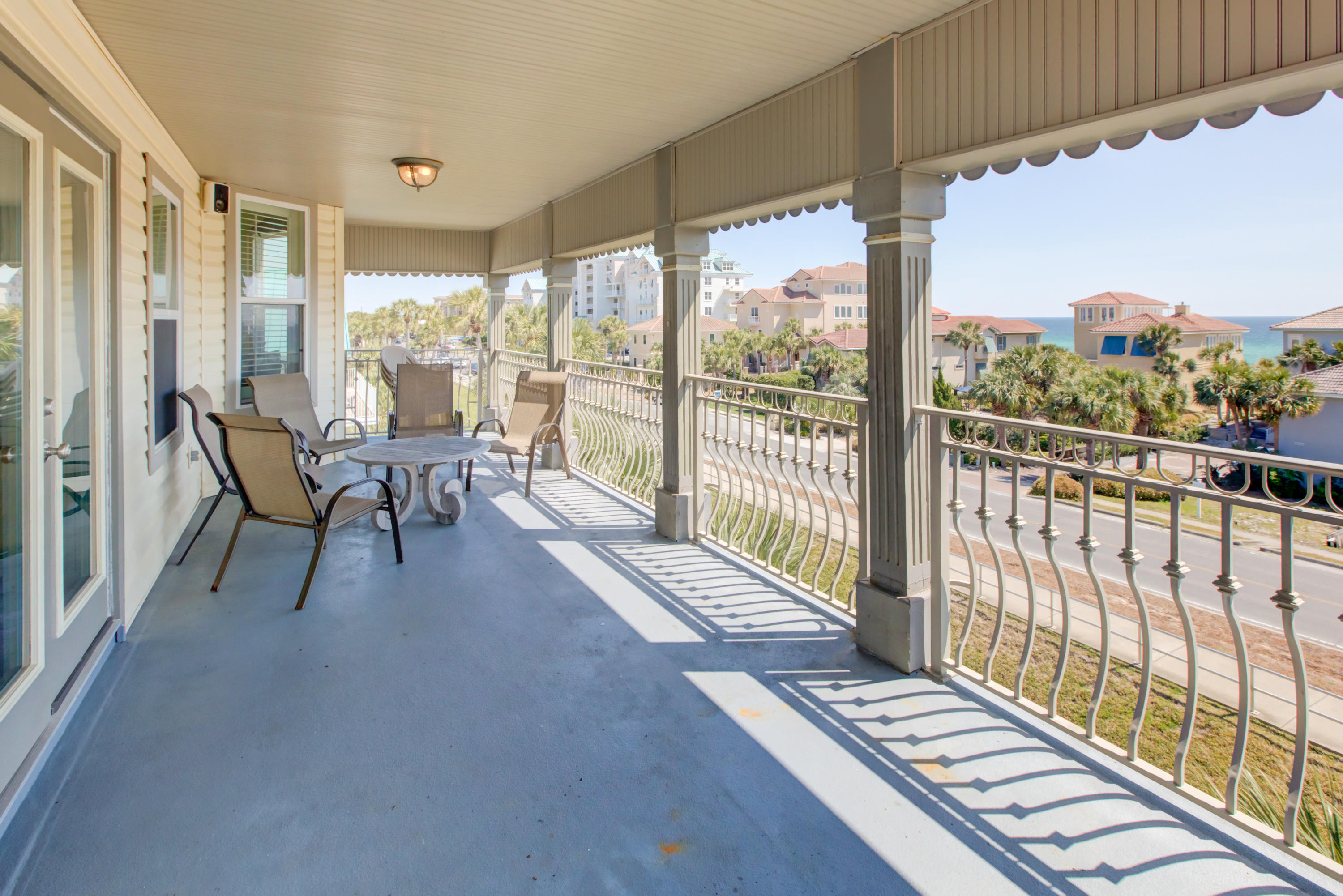 CRYSTAL SHORES - Residential