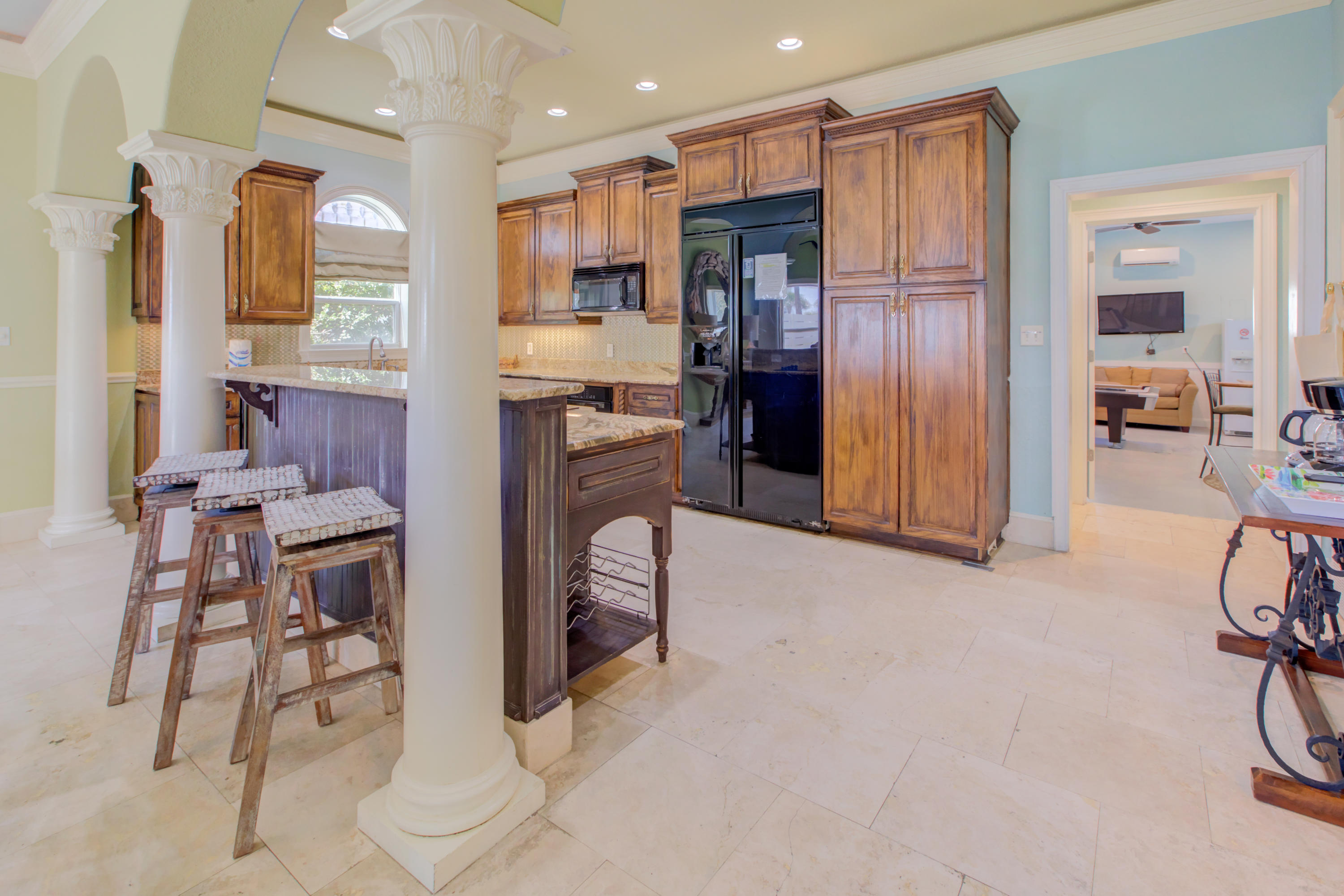 CRYSTAL SHORES - Residential